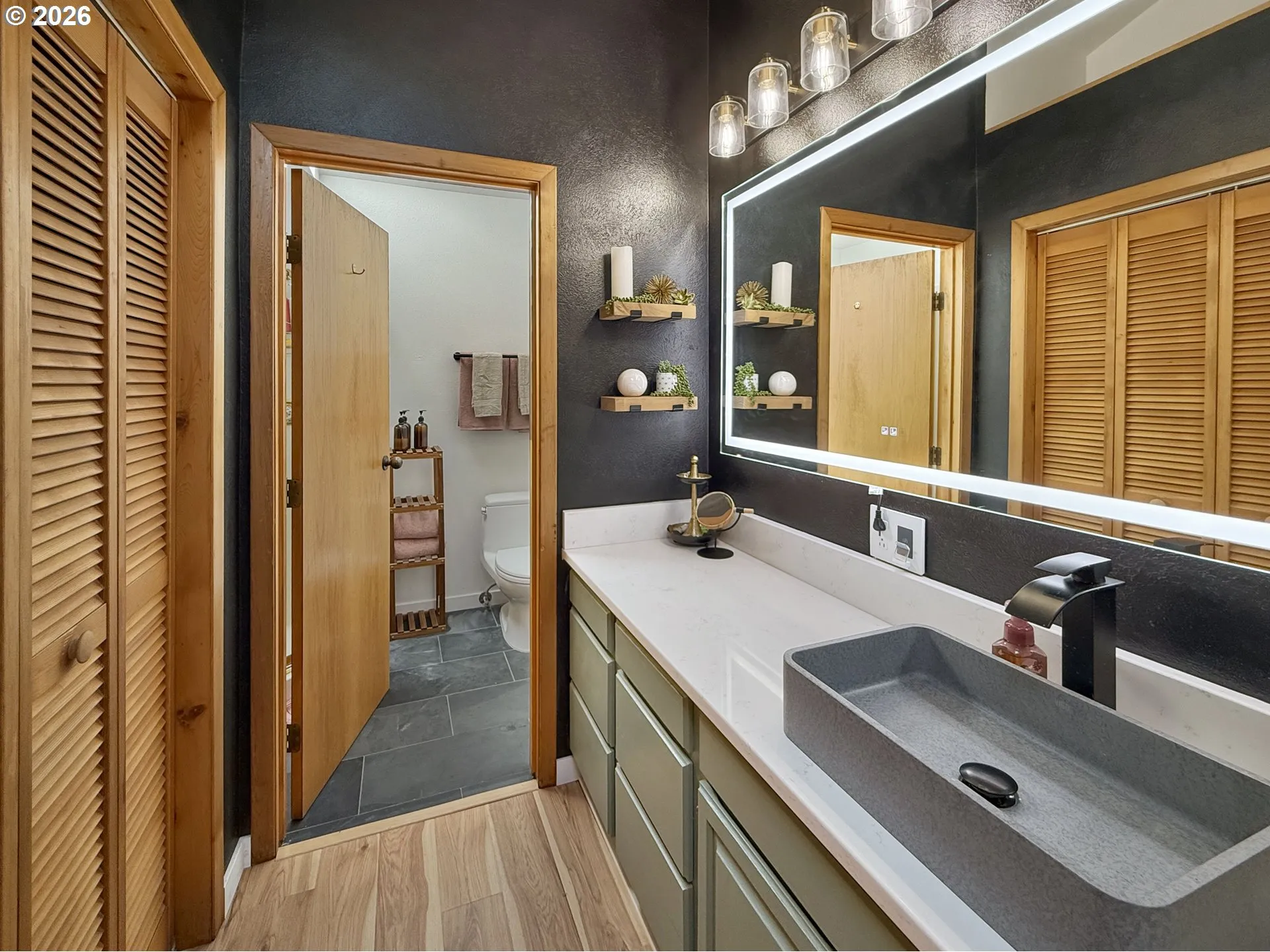 Bathroom-Upper