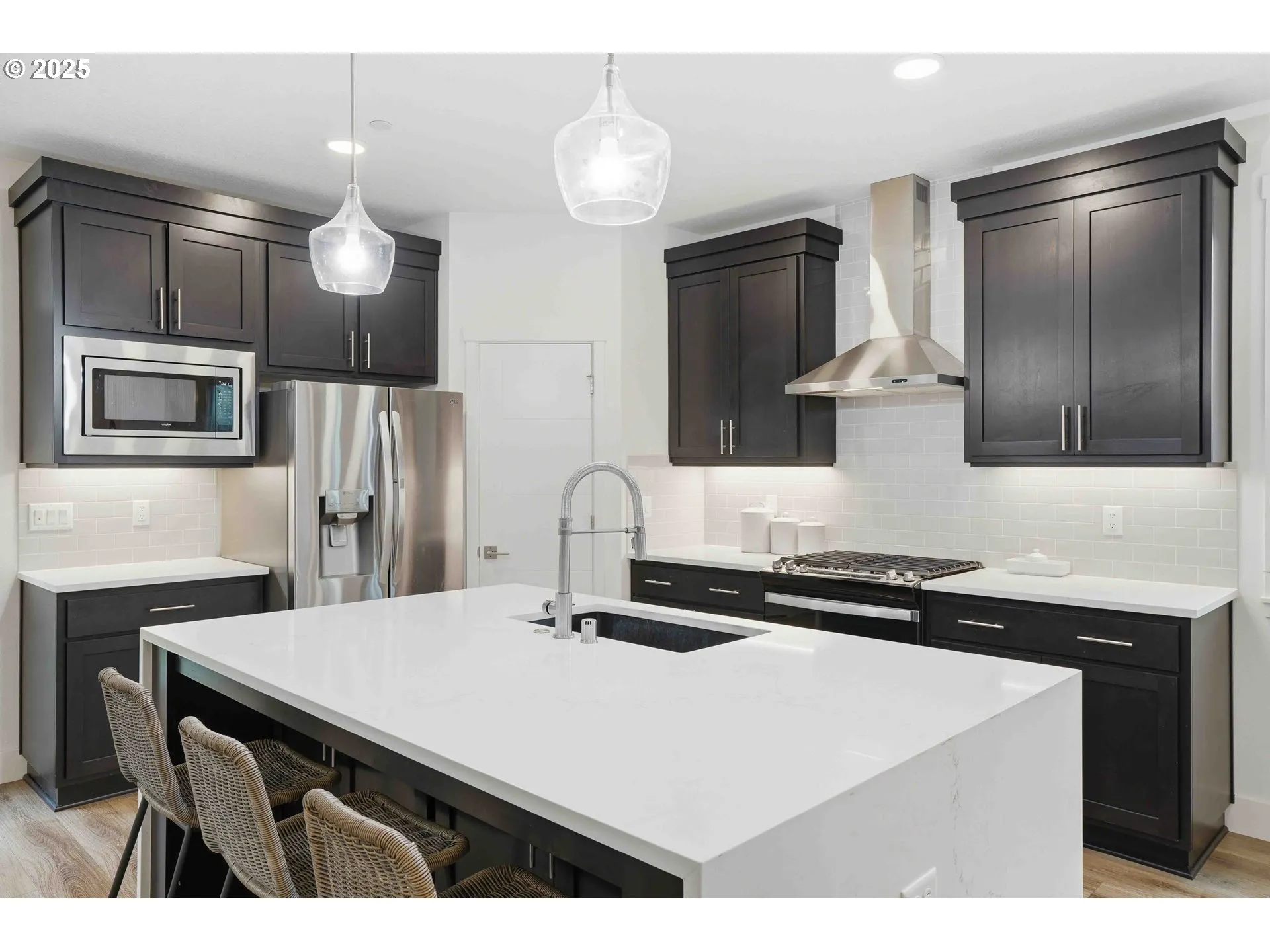 Kitchen-Breakfast Bar