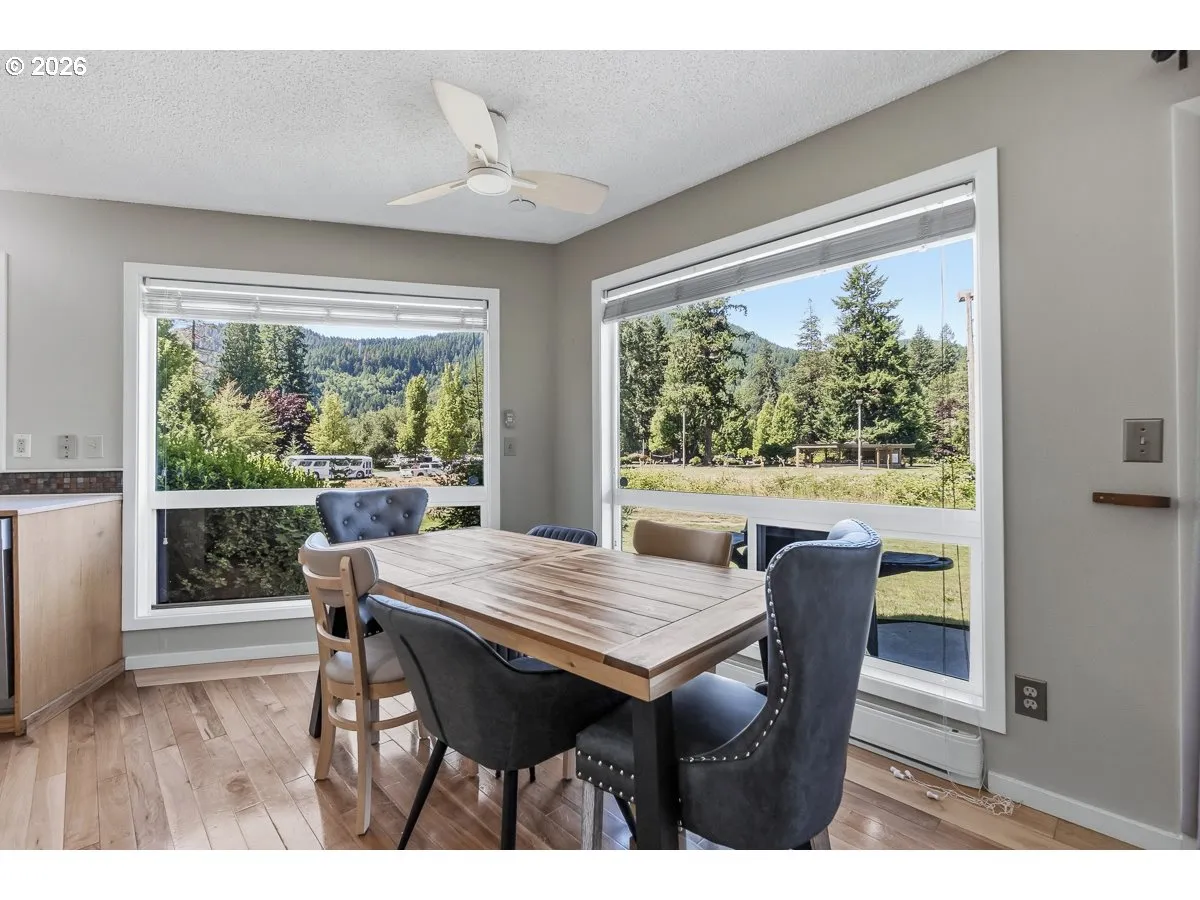Kitchen-Eating Area