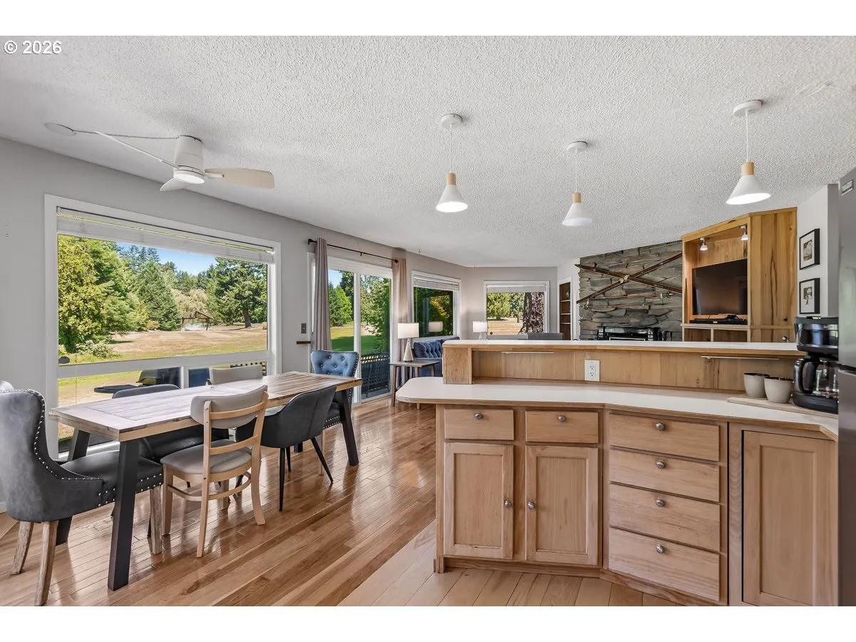 Kitchen-Eating Area