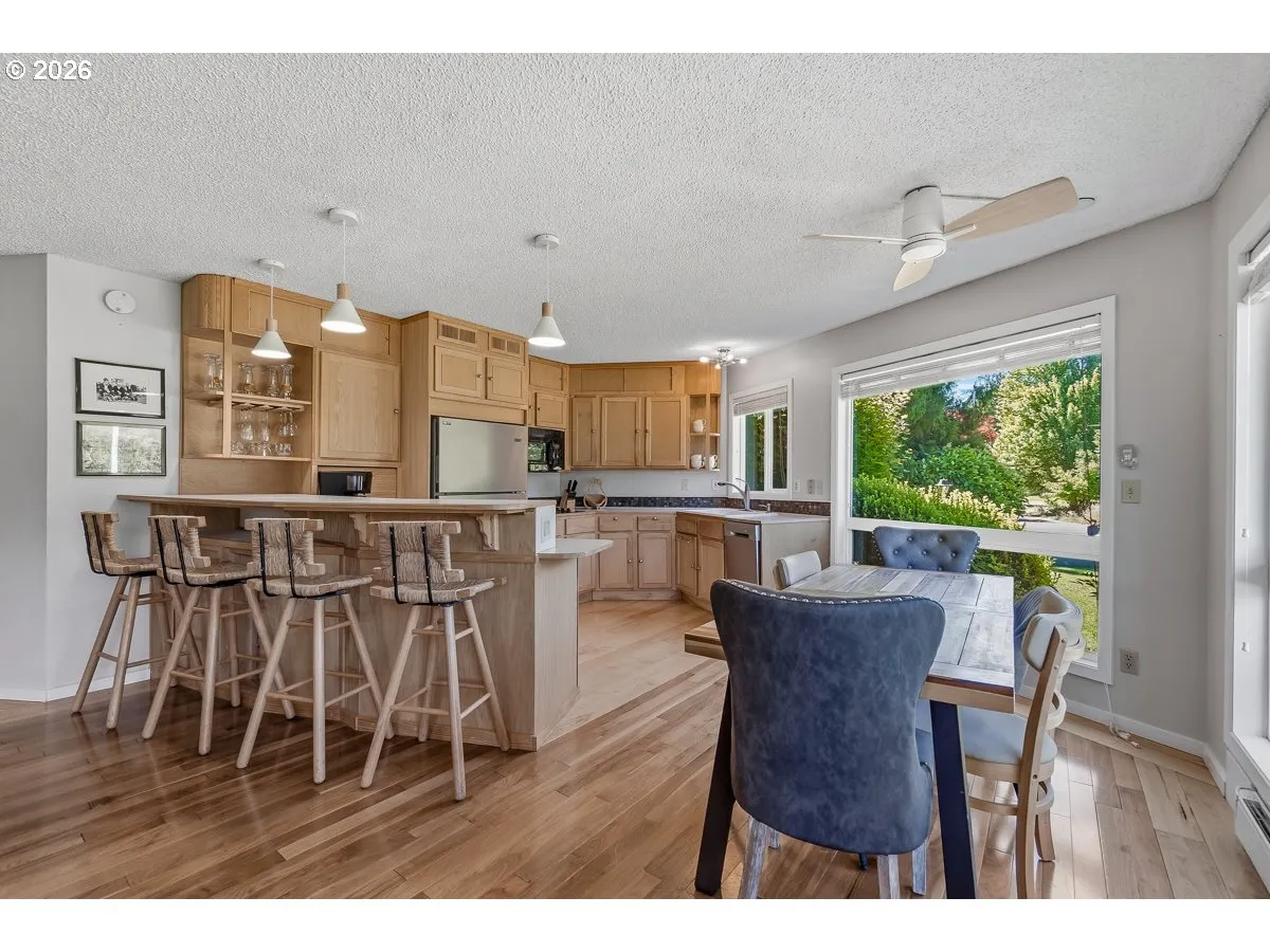 Kitchen-Eating Area