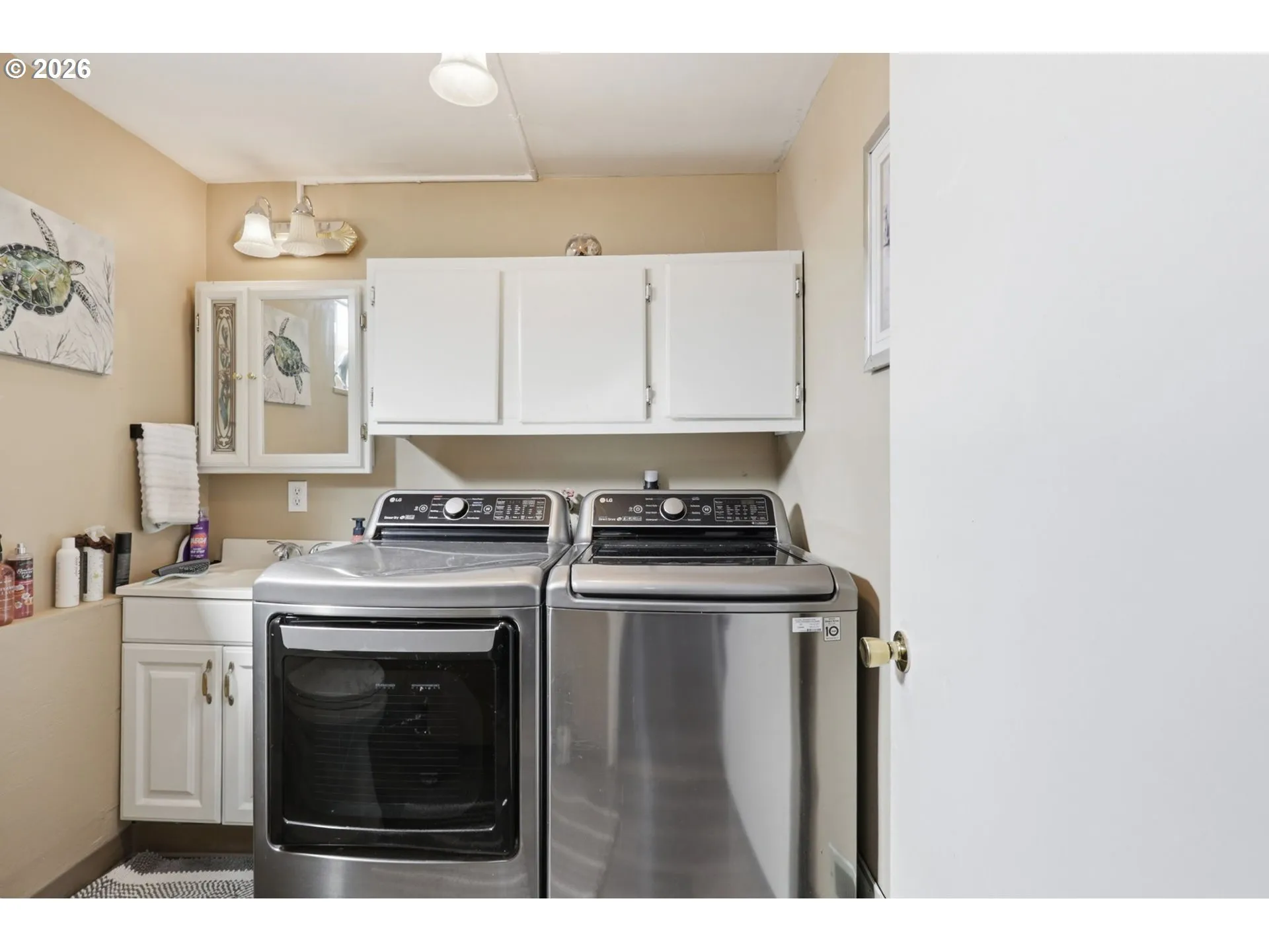 Bathroom, Attached-Lower
