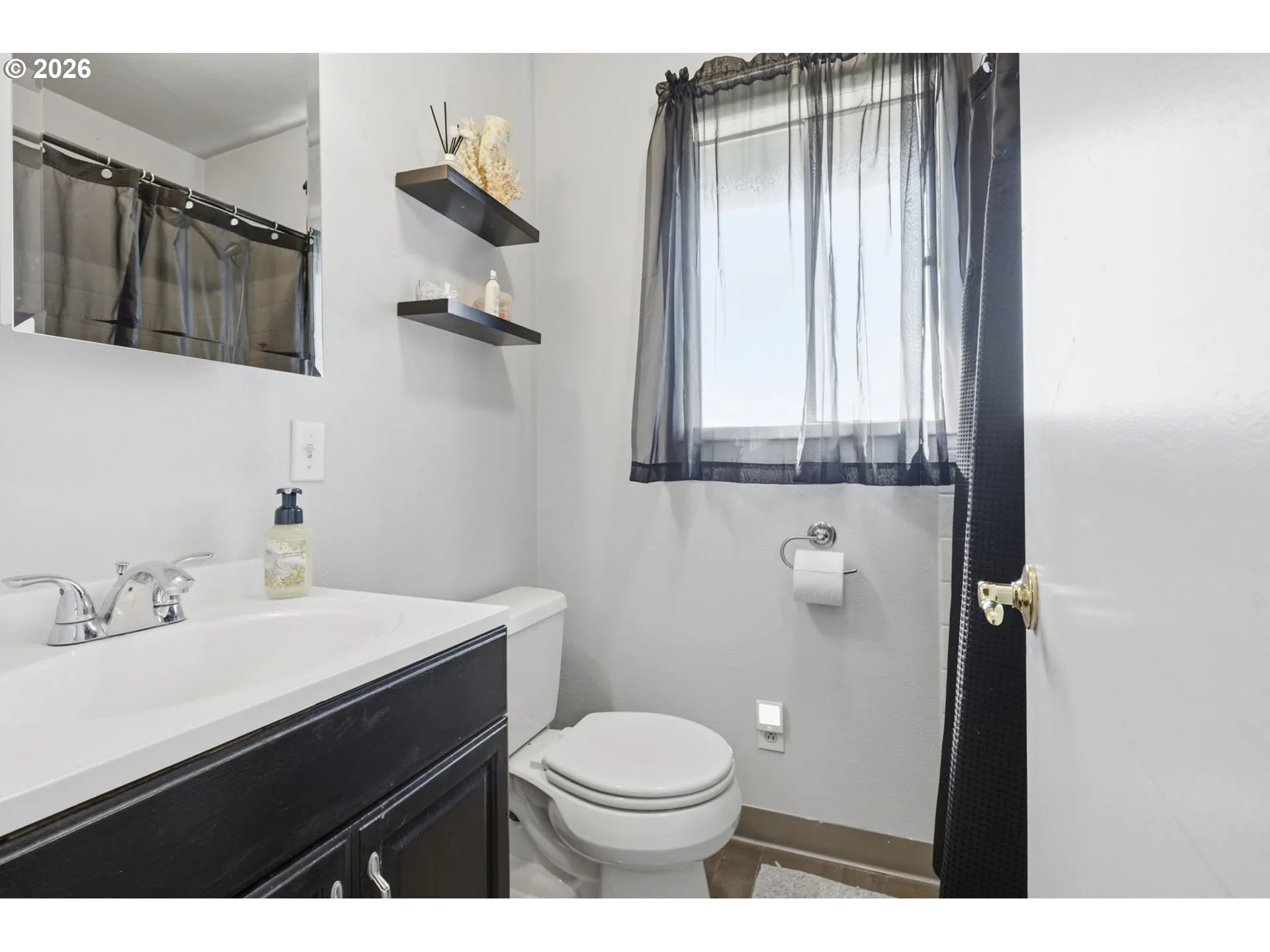 Bathroom-Upper