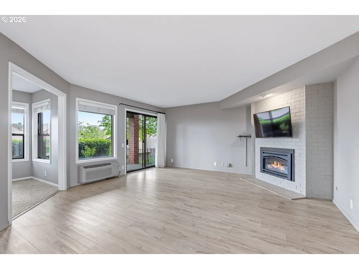 Living Room-Fireplace