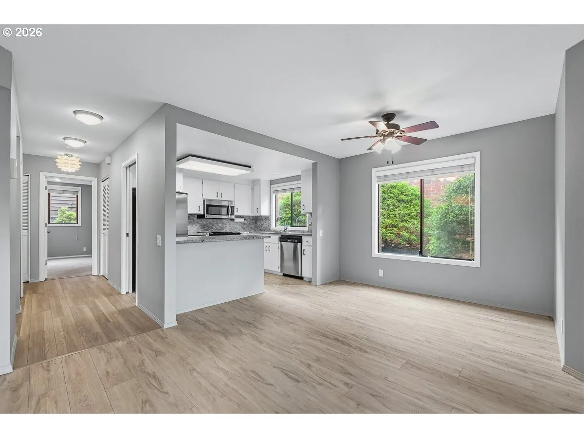 Kitchen/Dining Room-Island