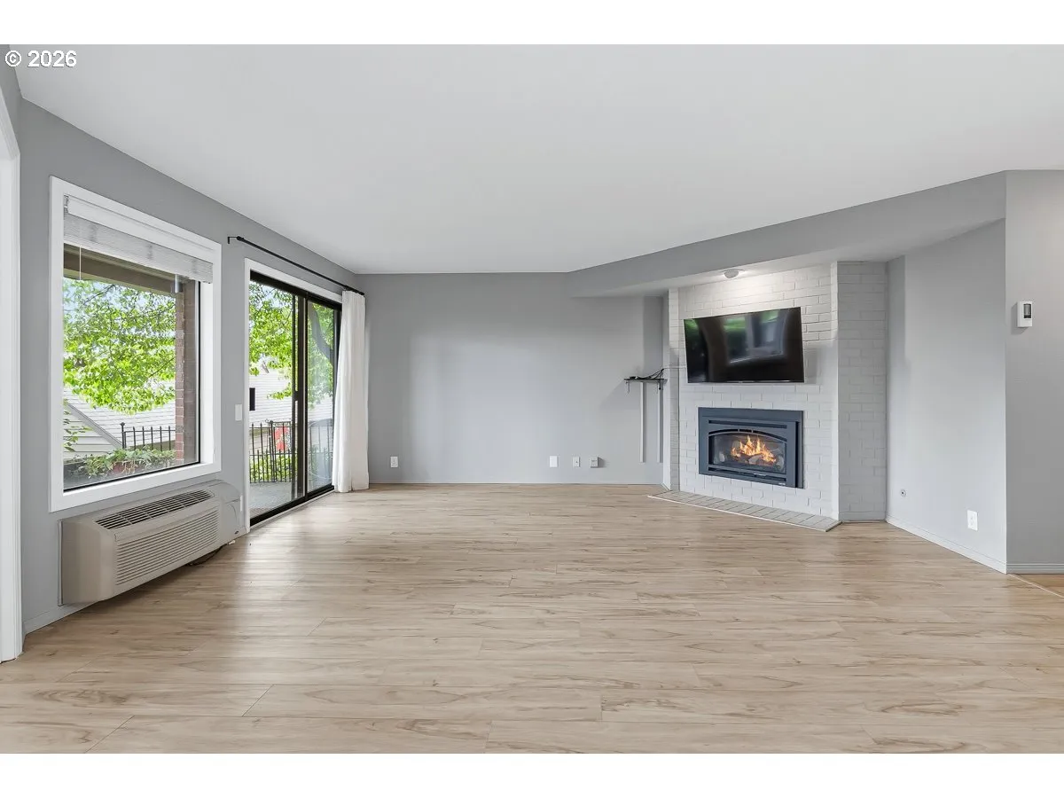 Living Room-Fireplace