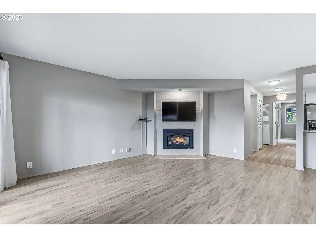 Living Room-Fireplace
