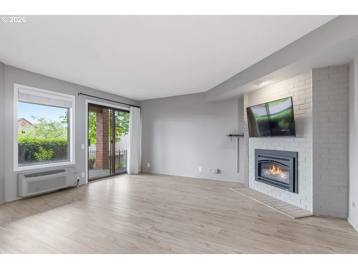 Living Room-Fireplace