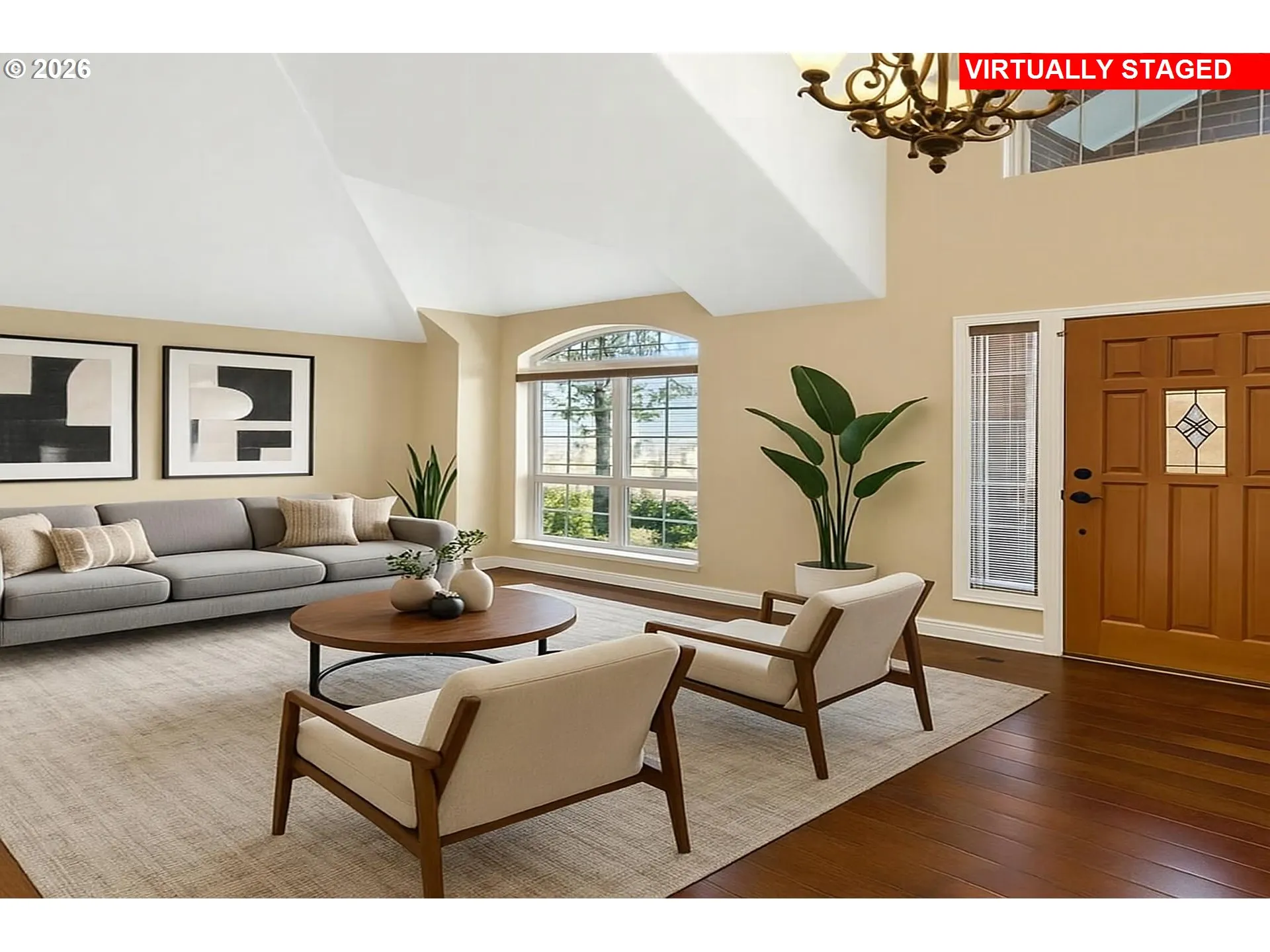Living Room/Entrance