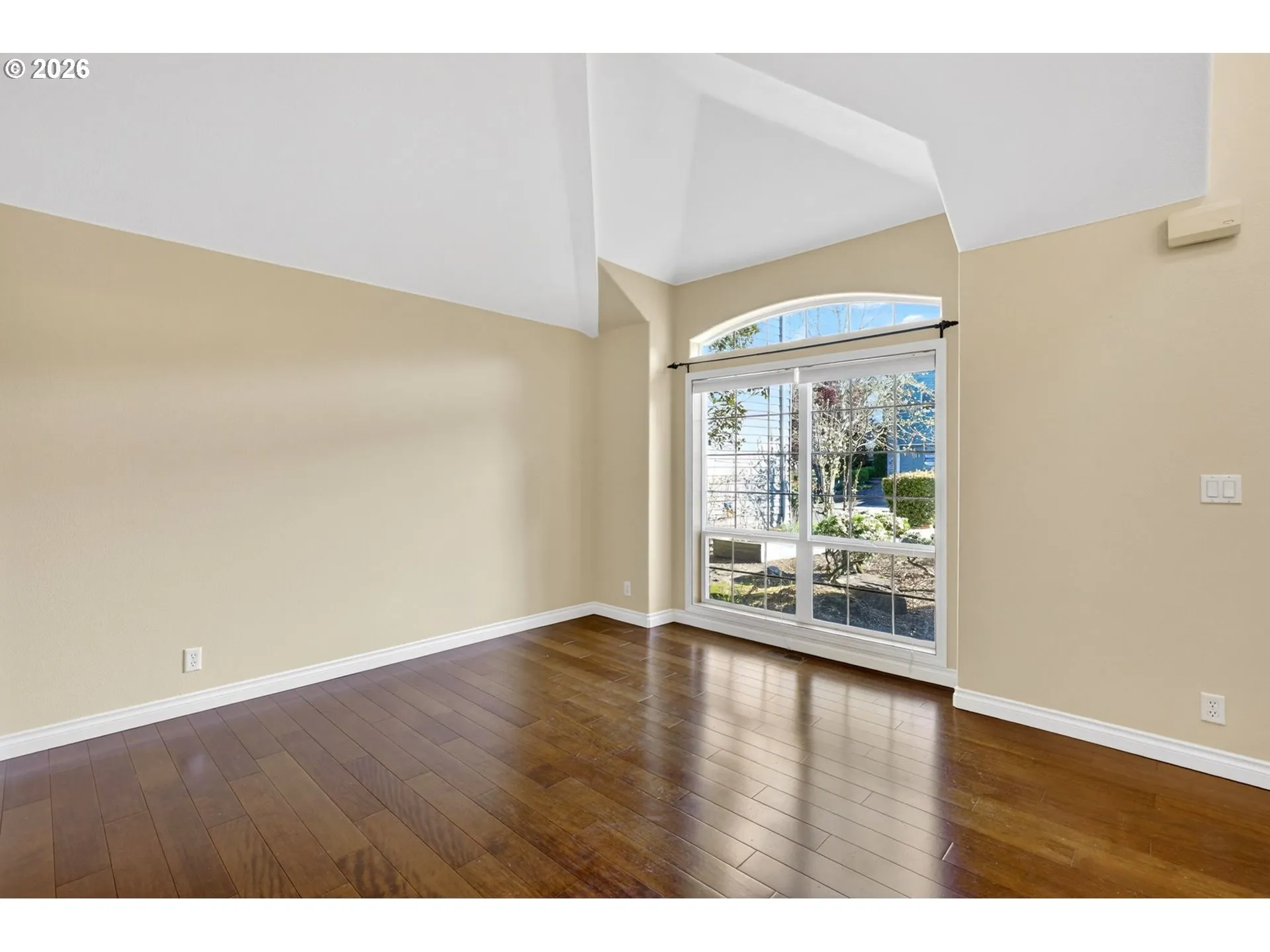 Living Room-Vaulted Ceilings