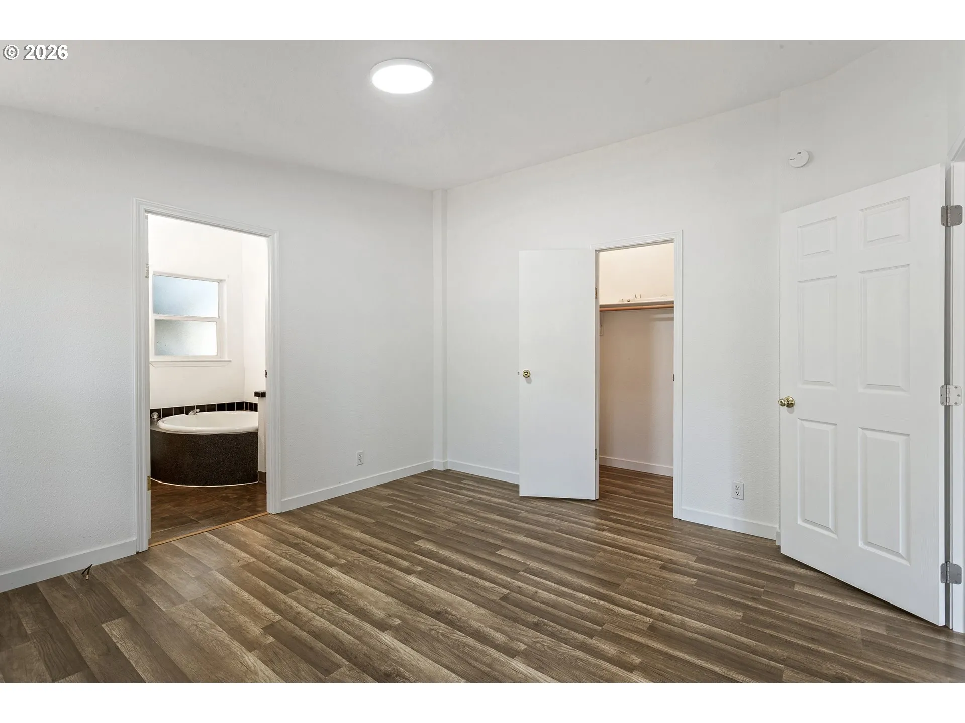 Bedroom, Owner's Suite-Walk-In Closet