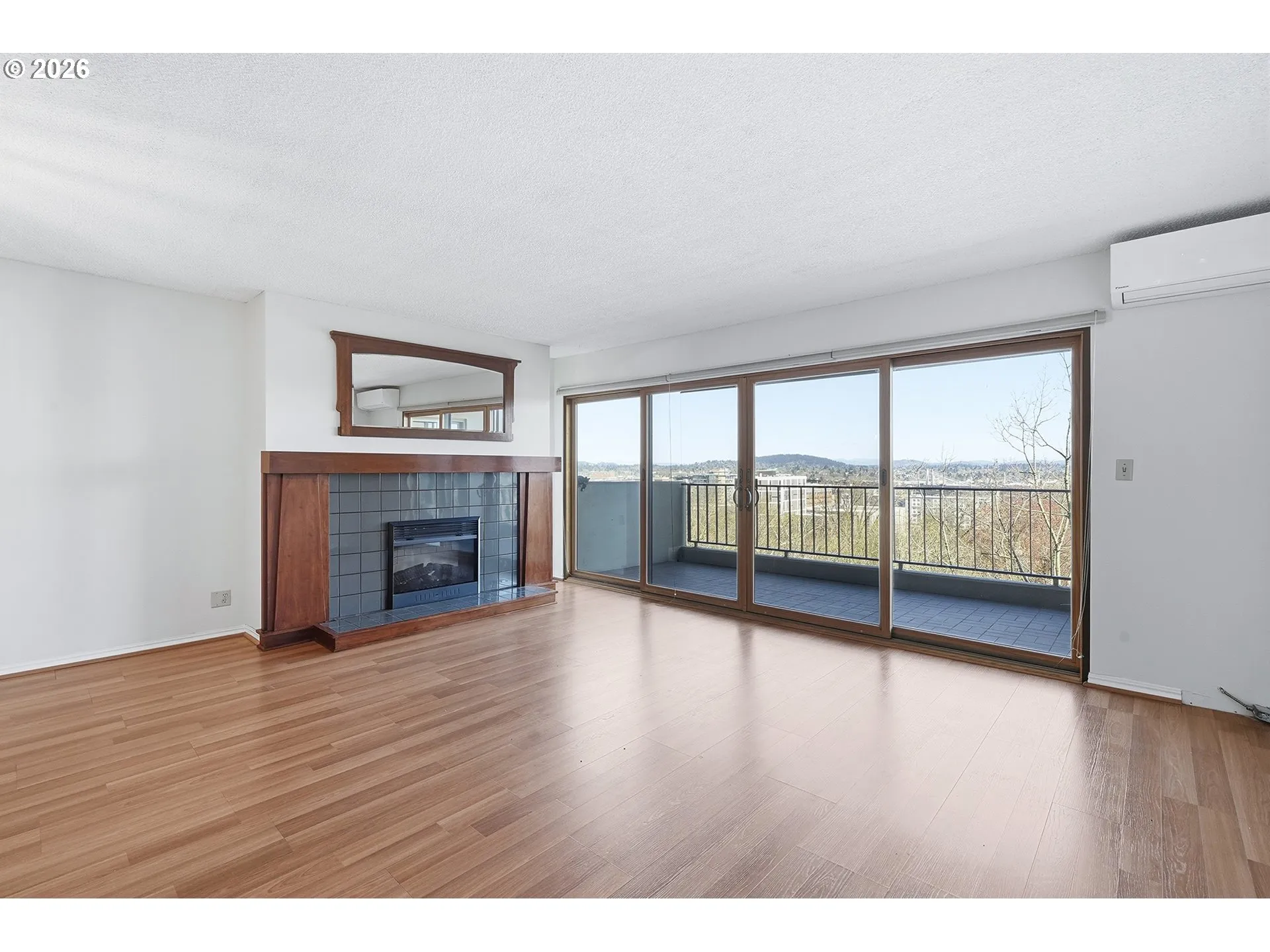 Living Room-Fireplace