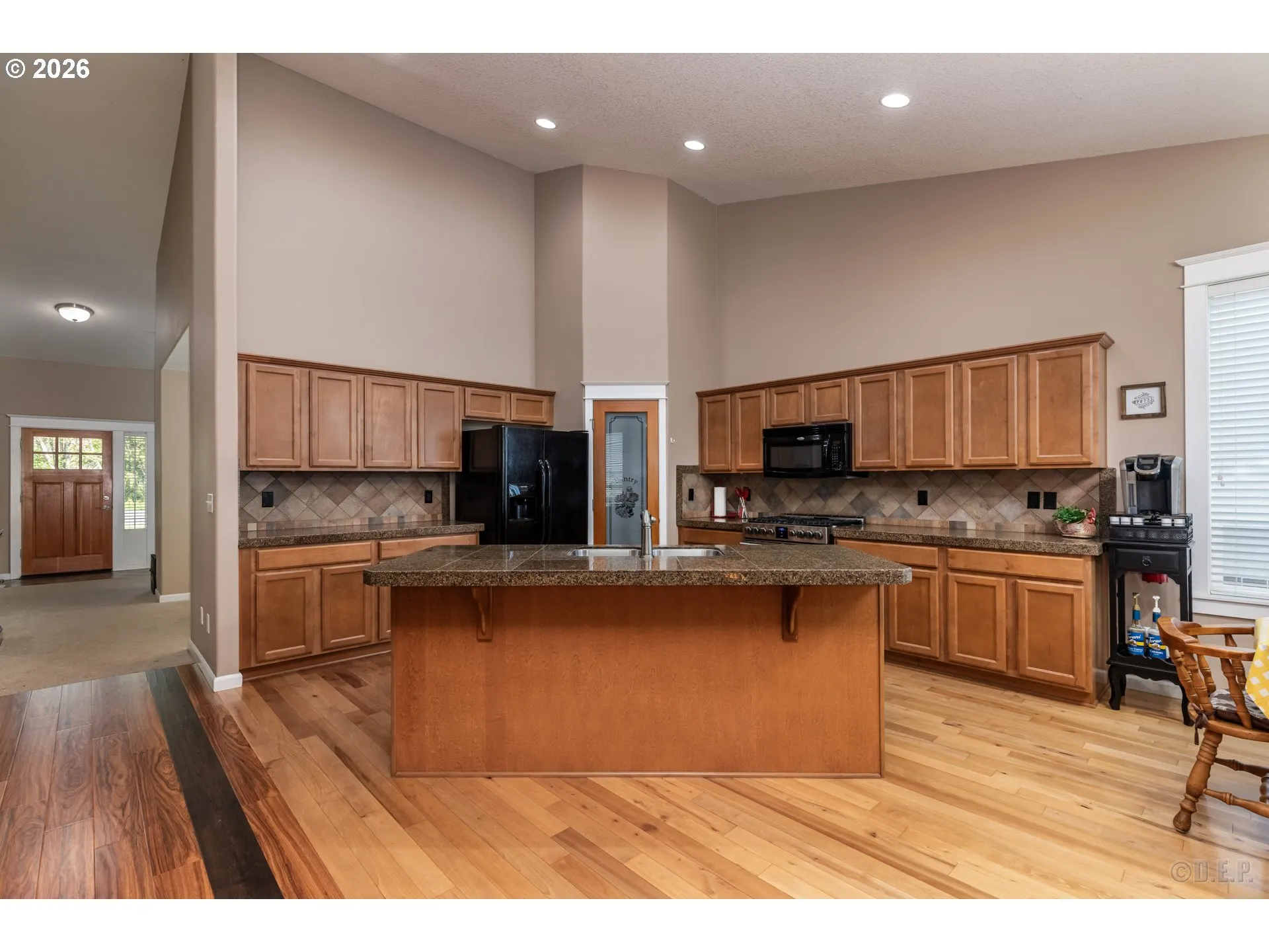 Kitchen-Breakfast Bar