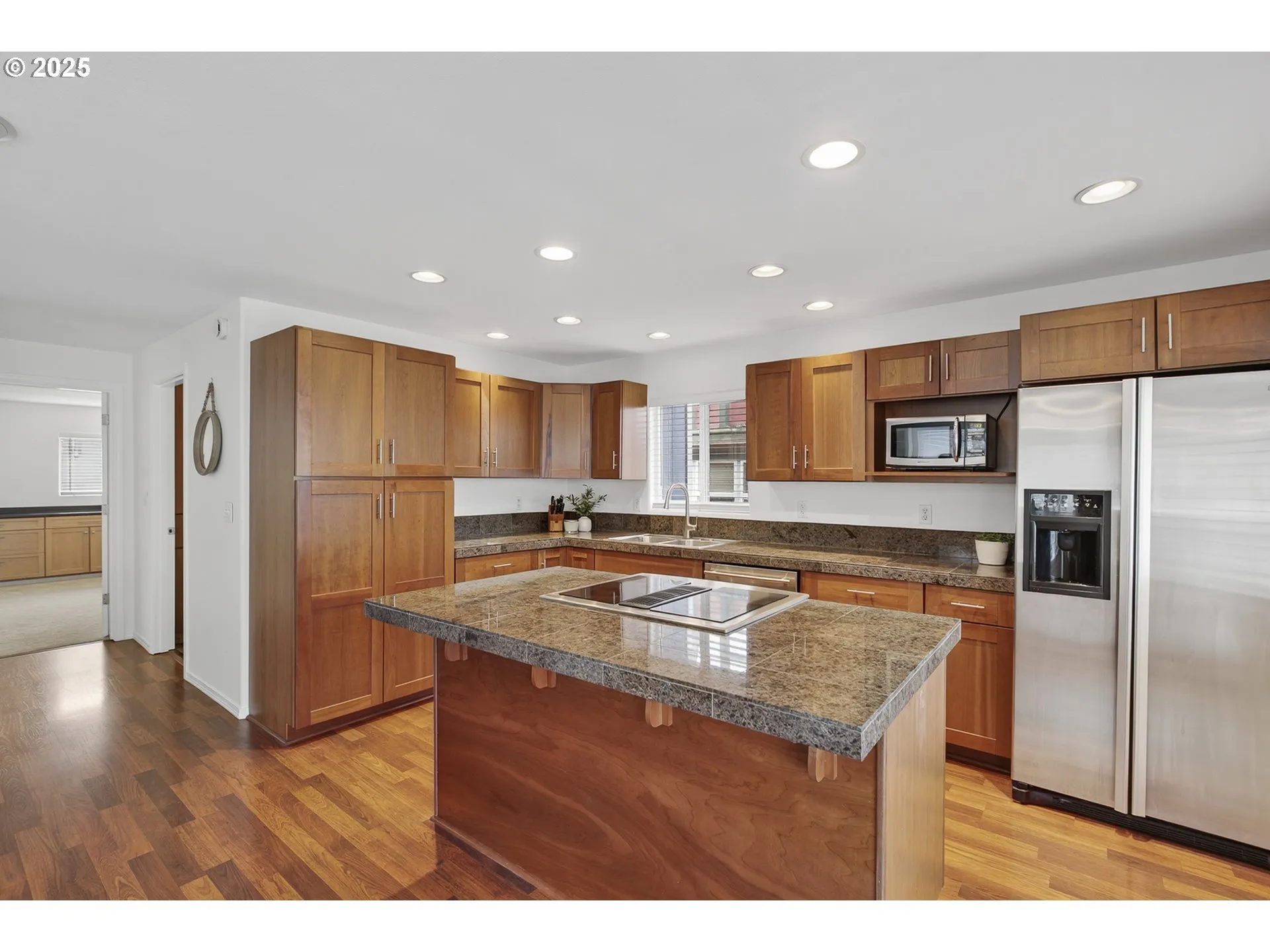 Kitchen-Breakfast Bar