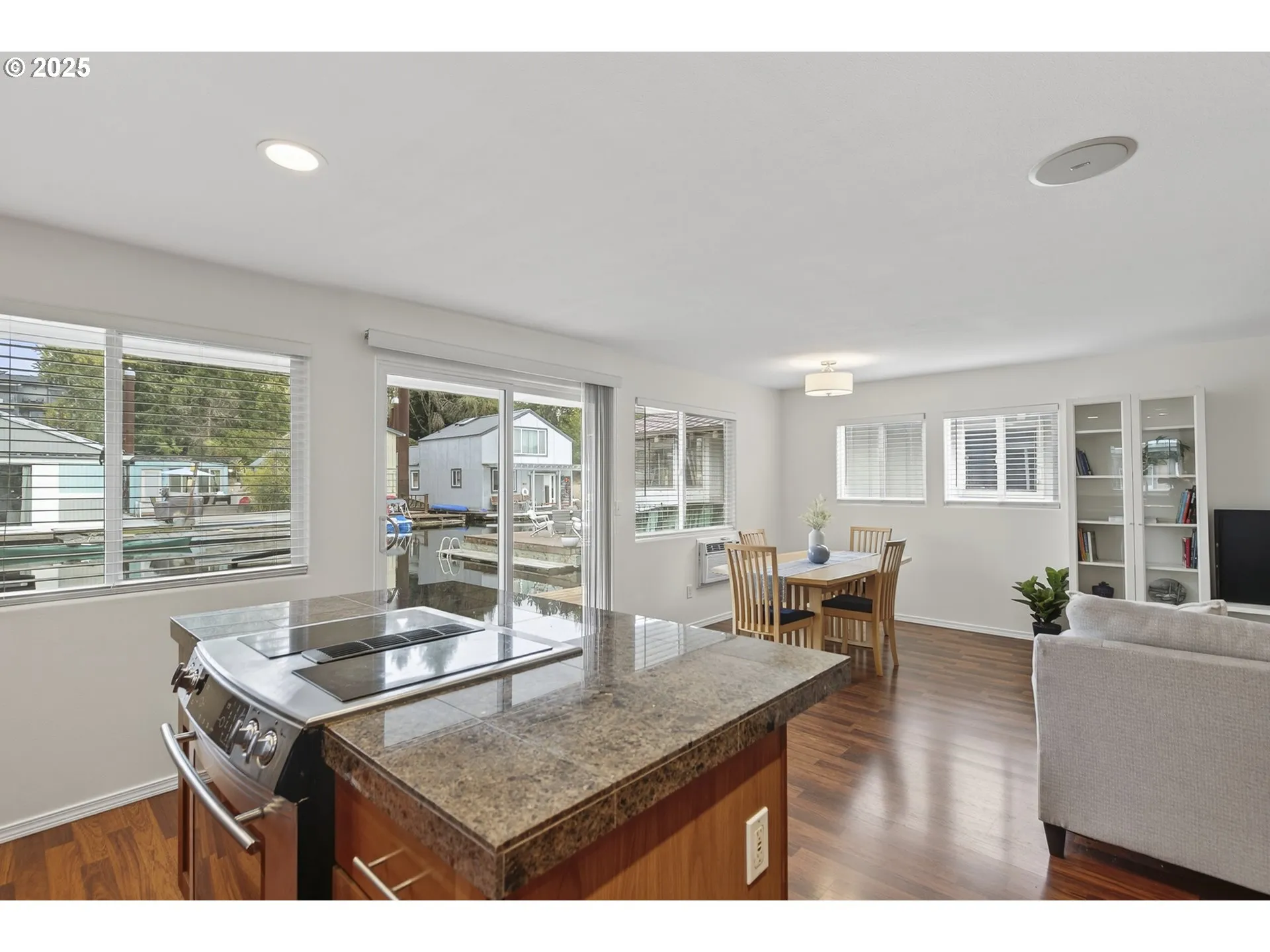 Kitchen-Cooking Island
