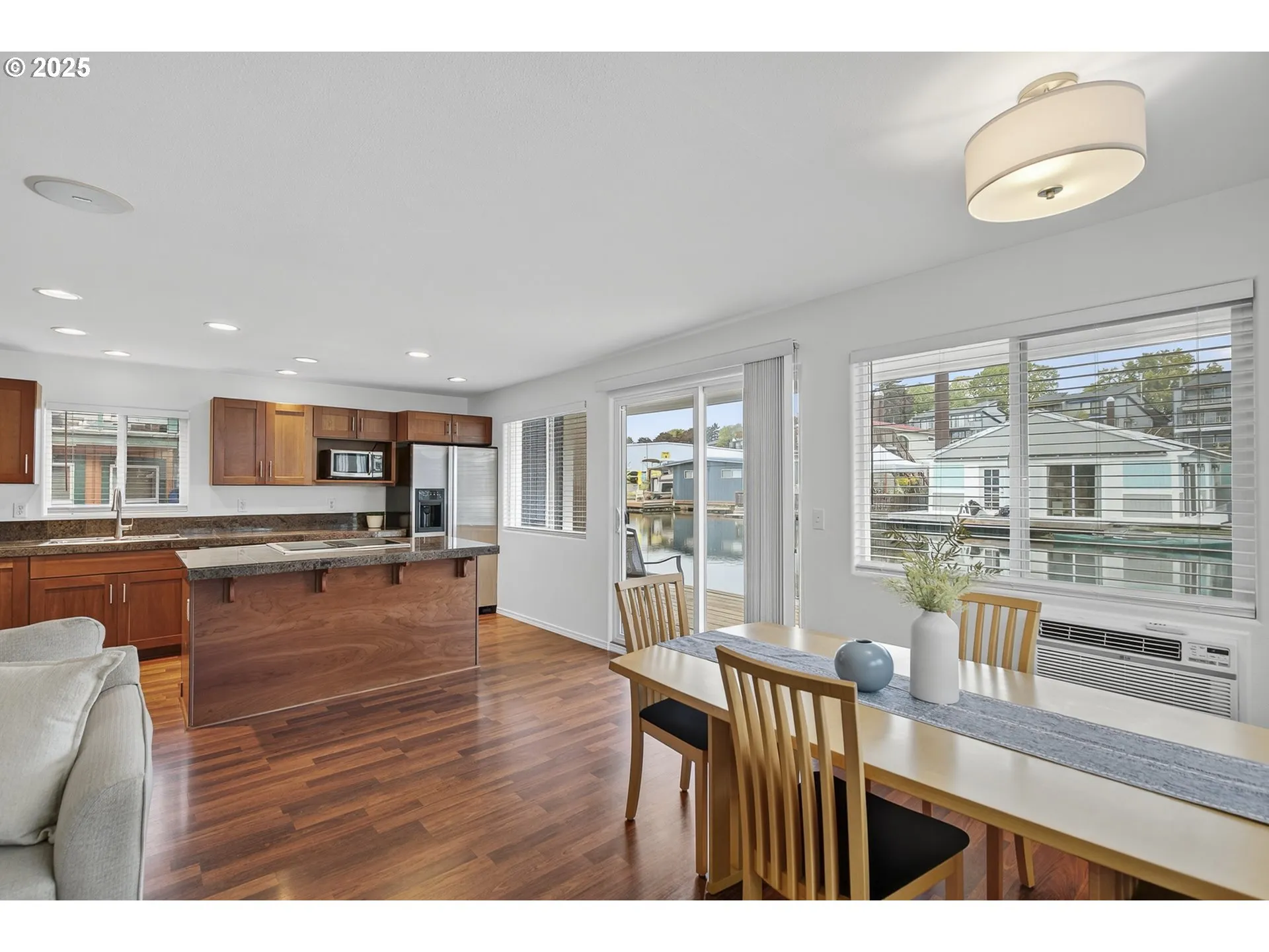 Kitchen/Dining Room-Island