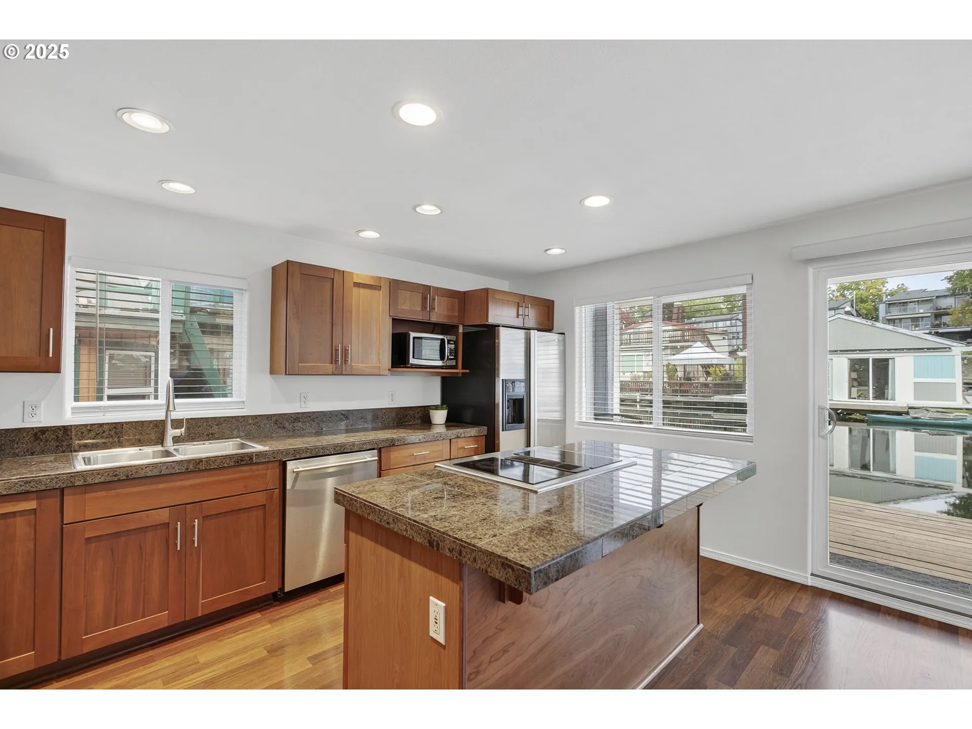 Kitchen-Cooking Island