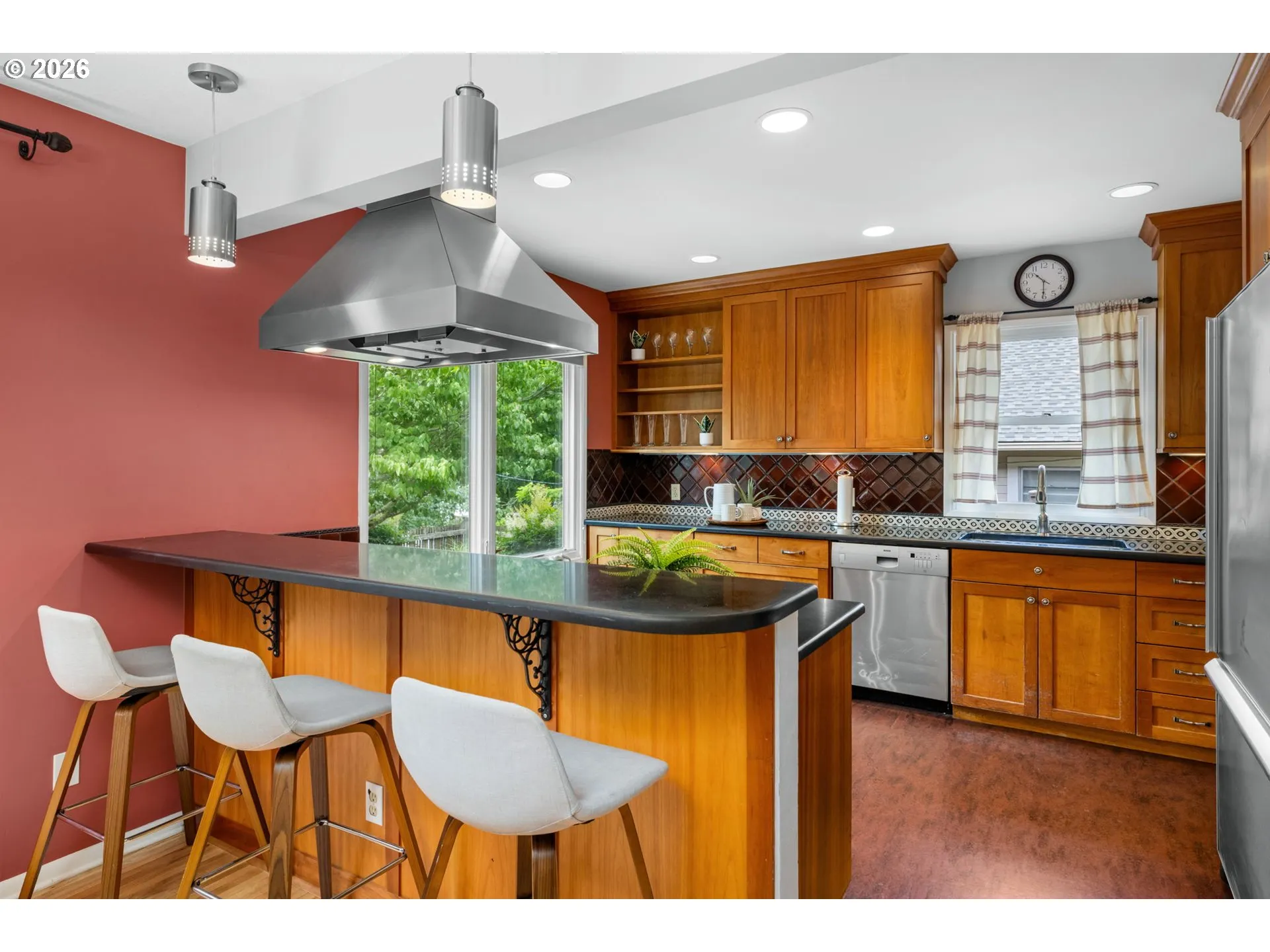 Kitchen-Breakfast Bar
