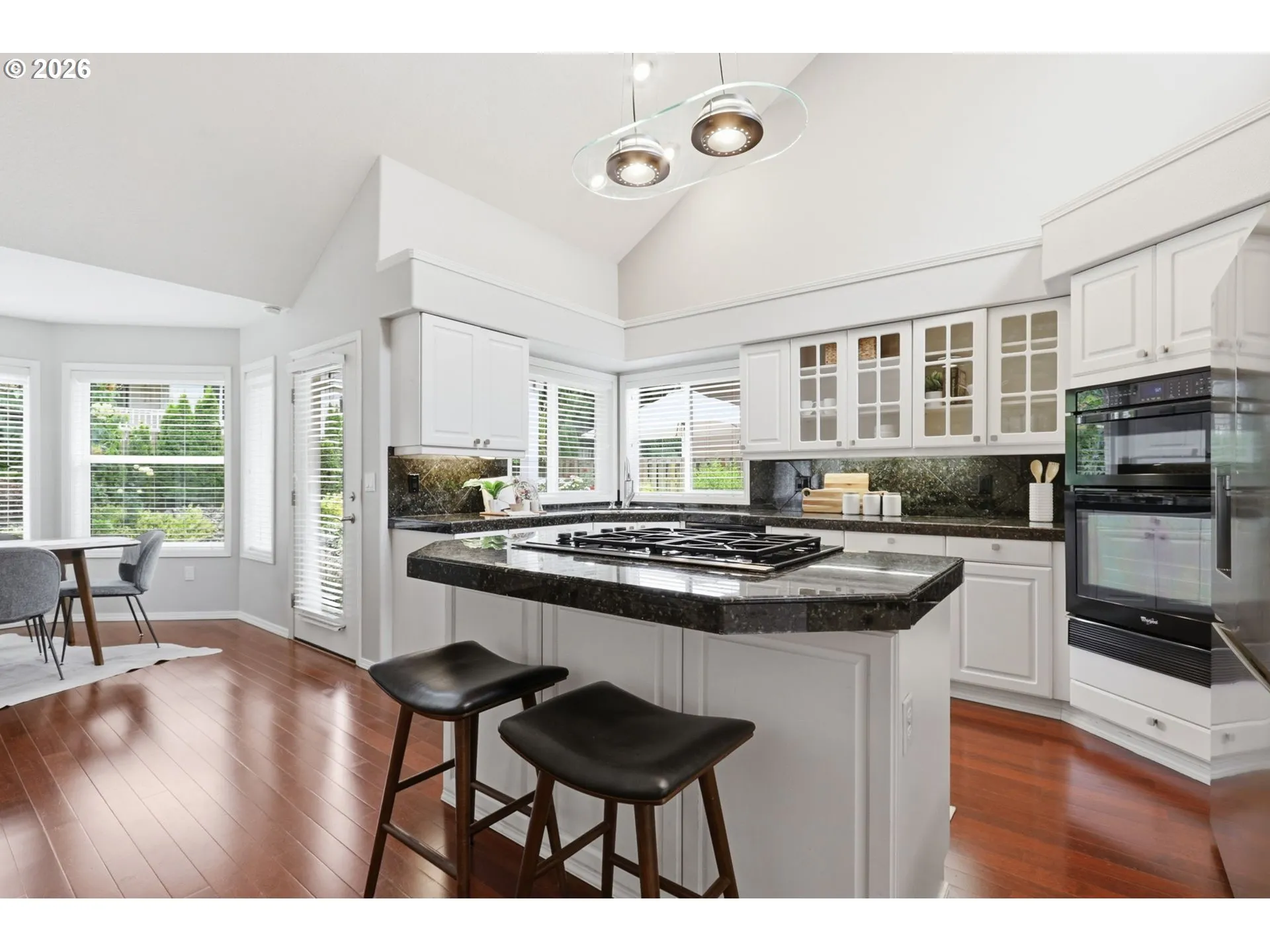 Kitchen-Breakfast Bar