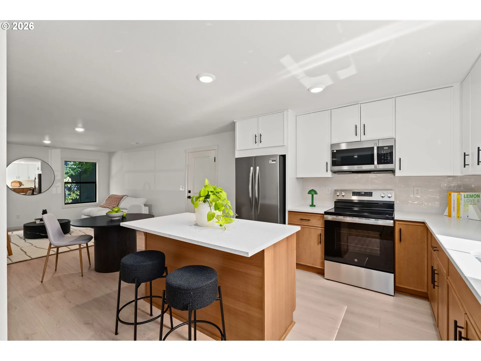 Kitchen-Breakfast Bar