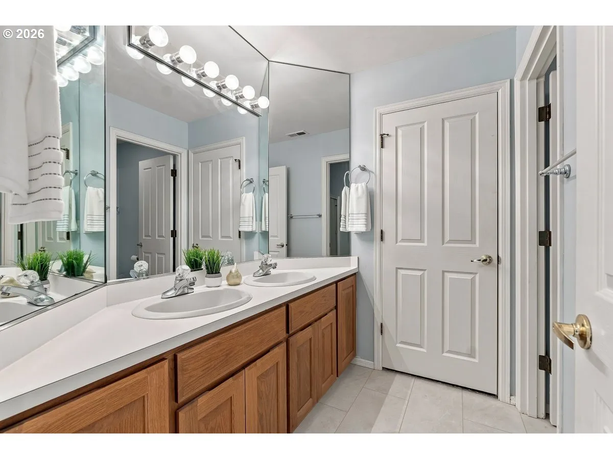 Bathroom-Upper