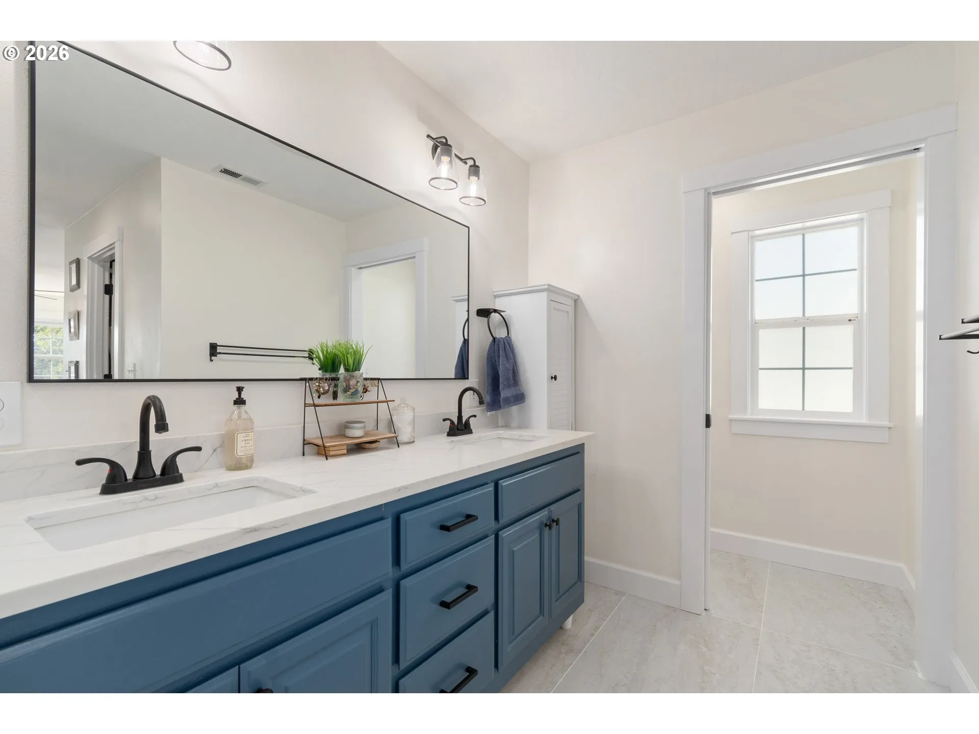 Bathroom, Attached-Double Sinks