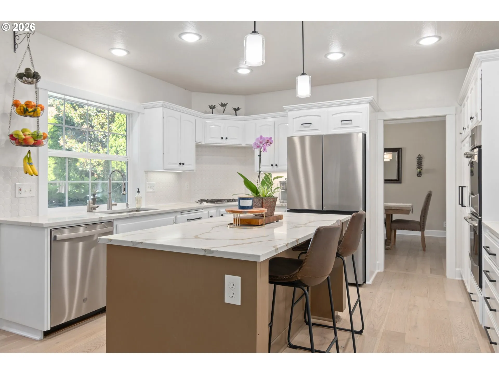 Kitchen-Breakfast Bar