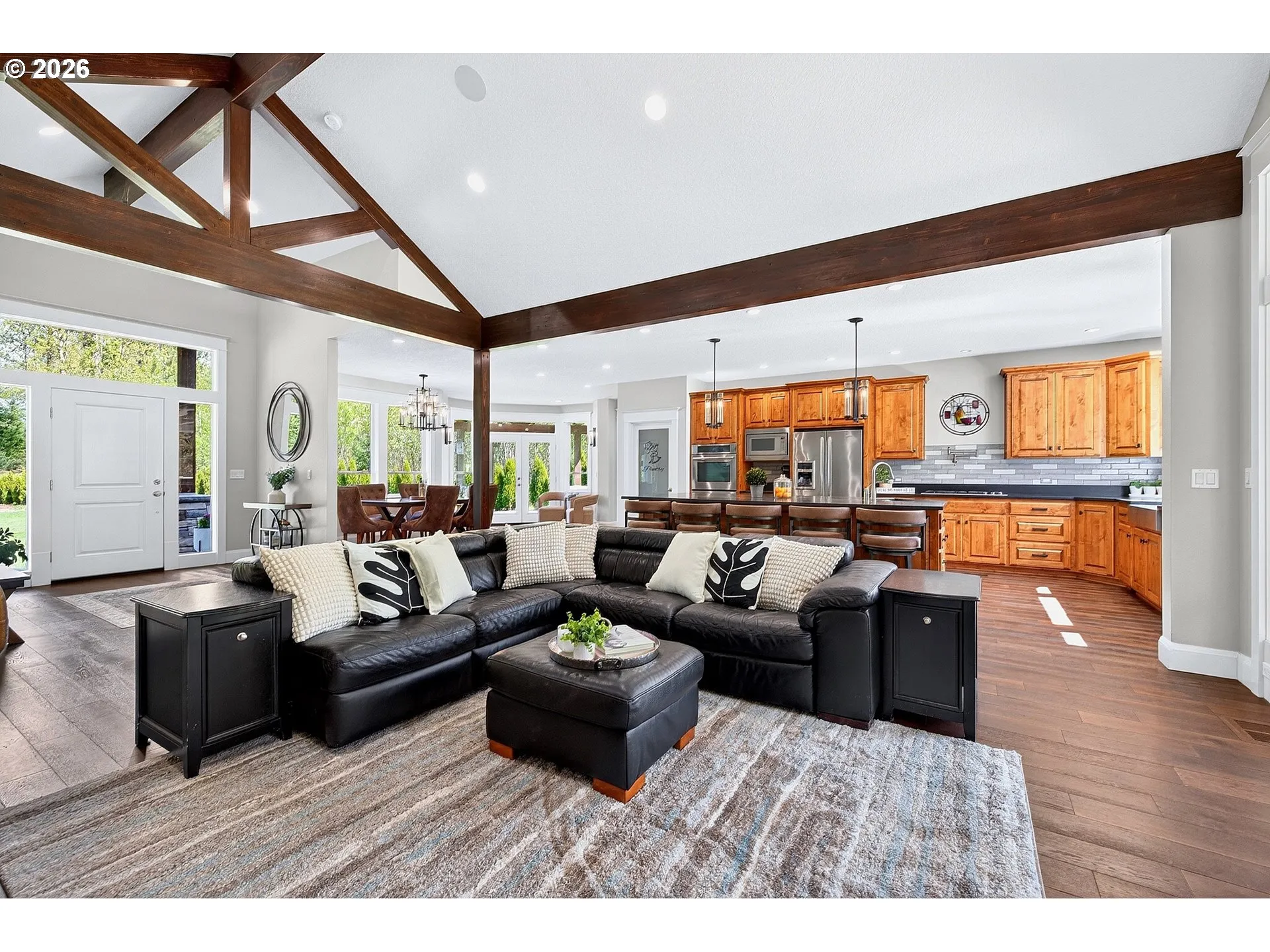 Living Room/Entrance