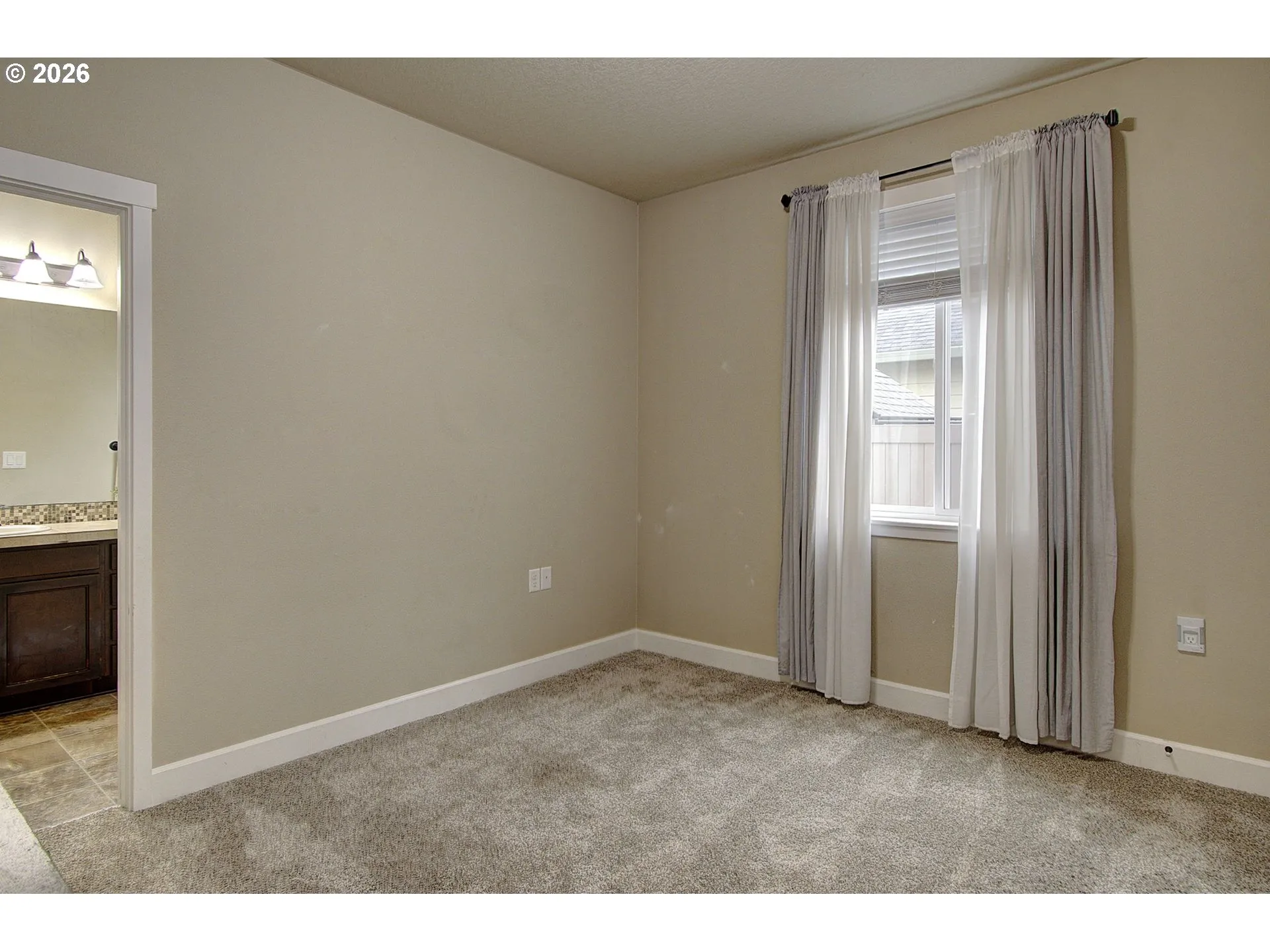 Bedroom-Full Bathroom