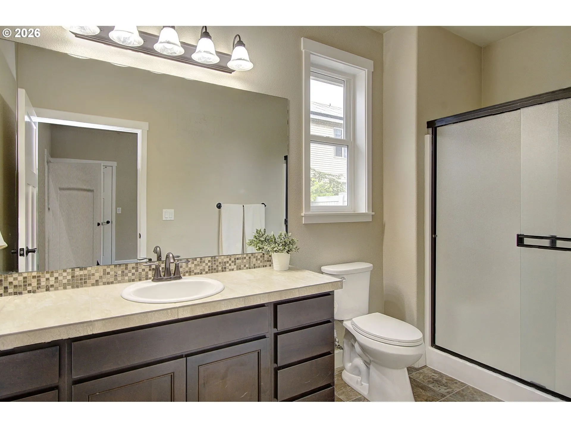 Bedroom-Full Bathroom