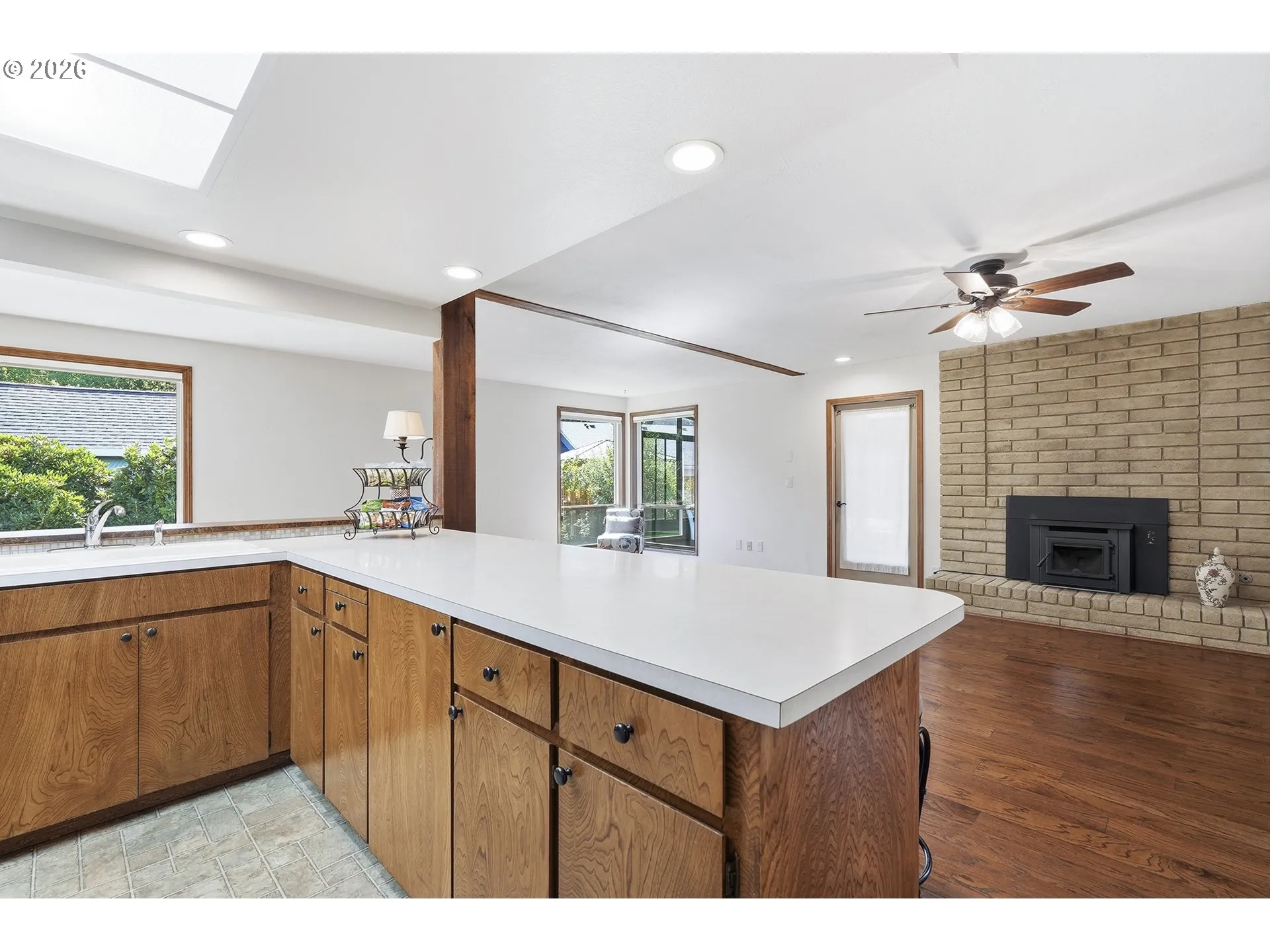 Kitchen-Breakfast Bar