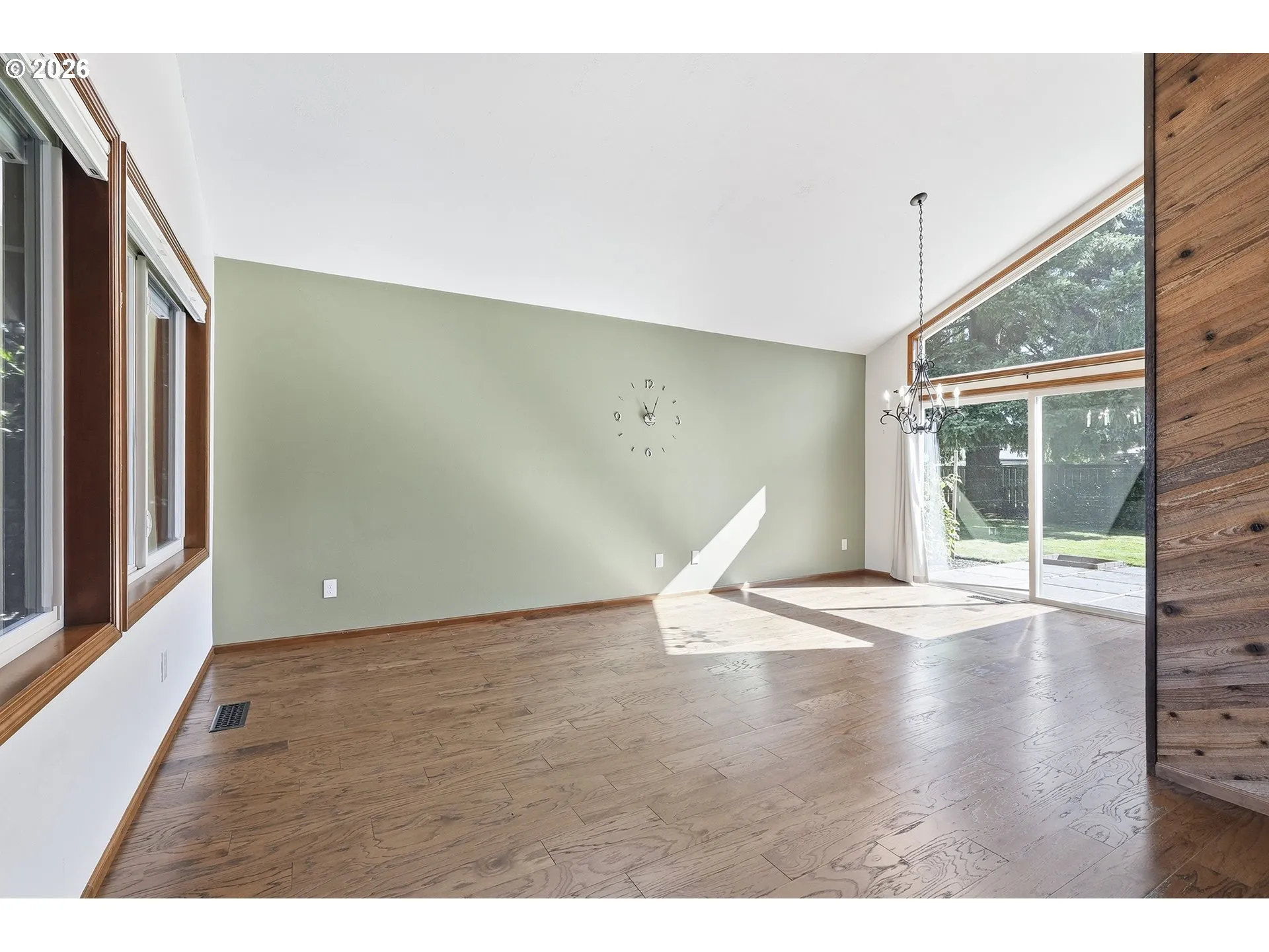 Living Room-Vaulted Ceilings