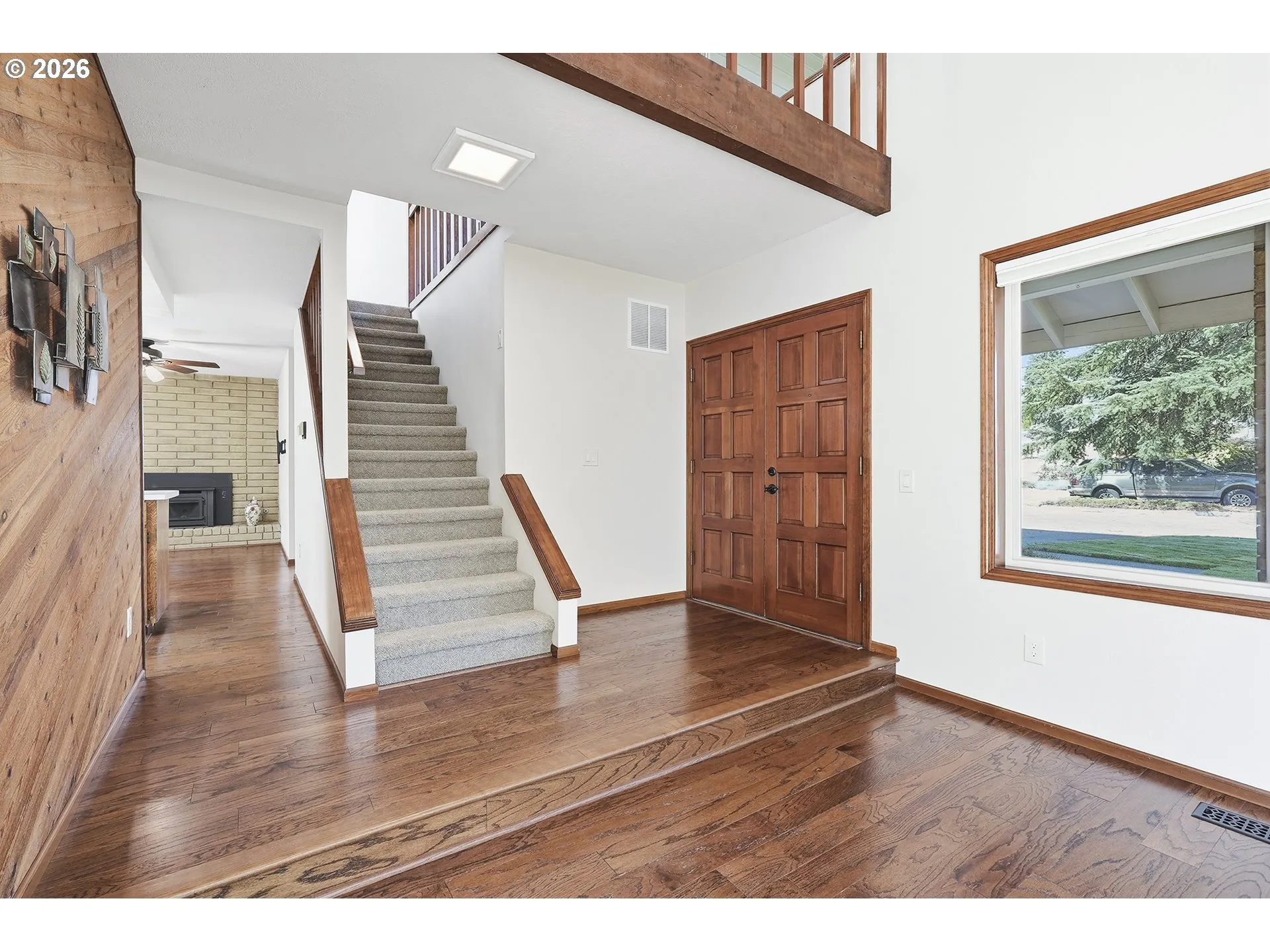 Living Room/Entrance
