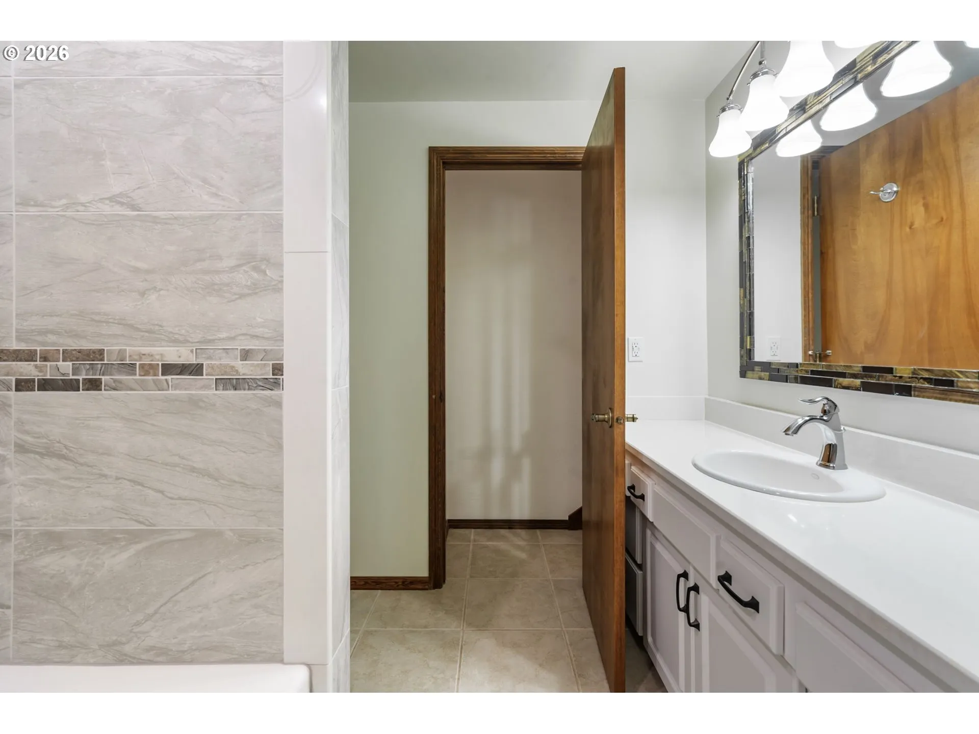 Bathroom-Upper