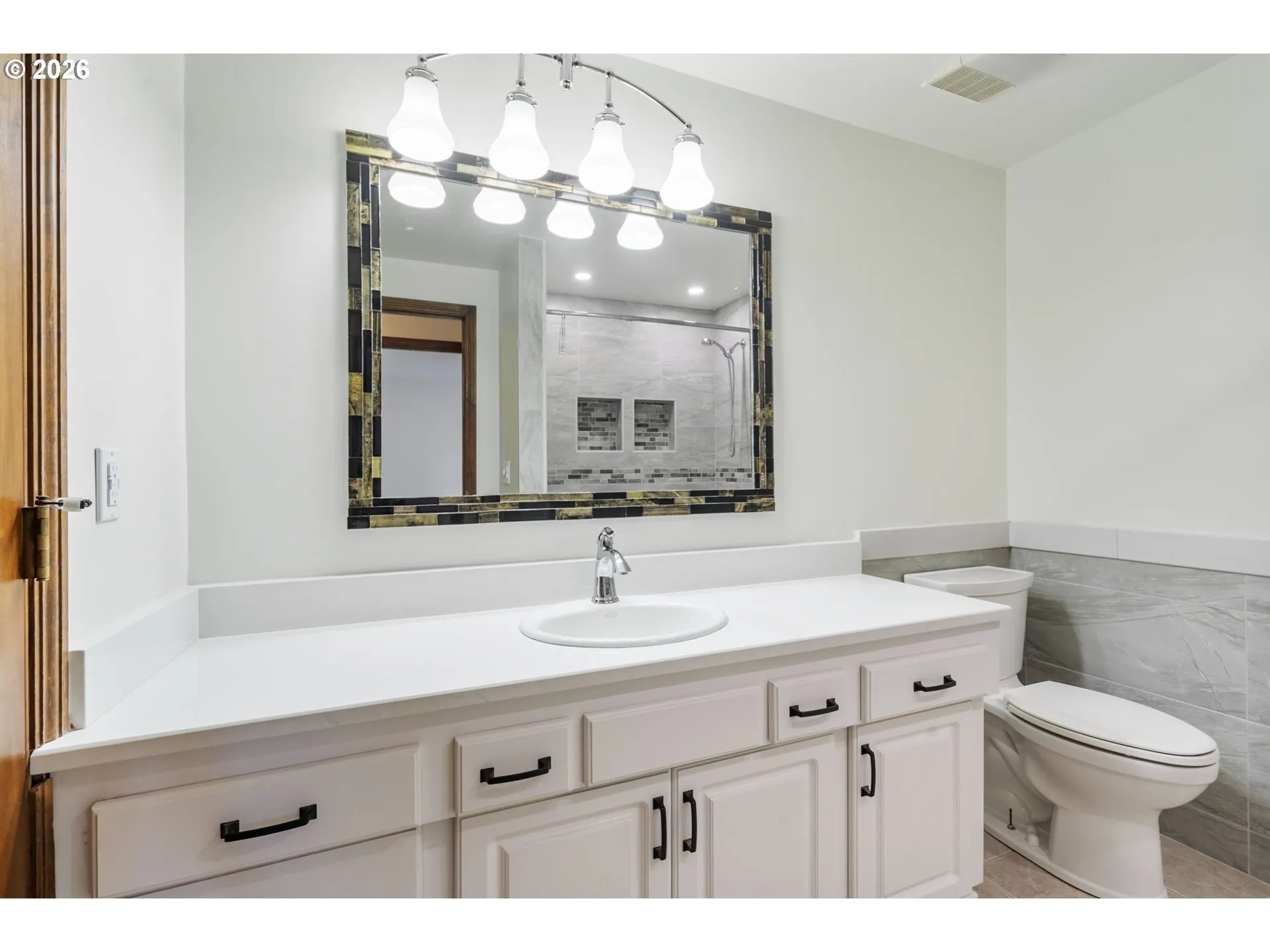 Bathroom-Upper