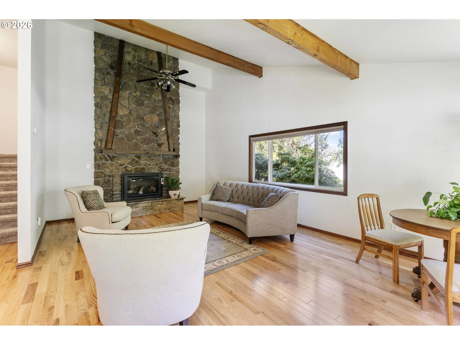 Living Room-Vaulted Ceilings
