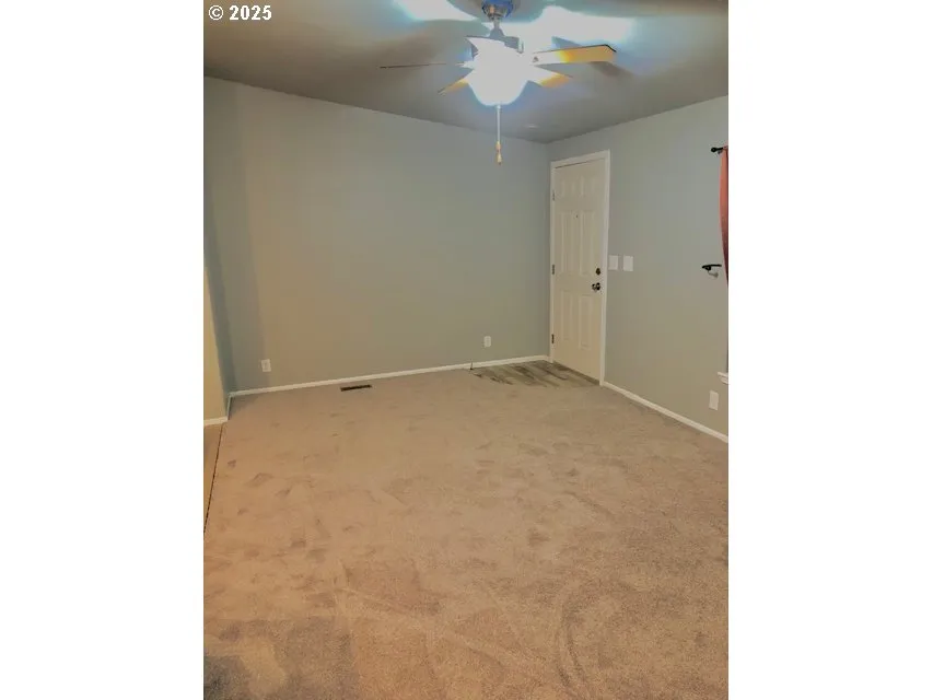 Living Room-Vaulted Ceilings