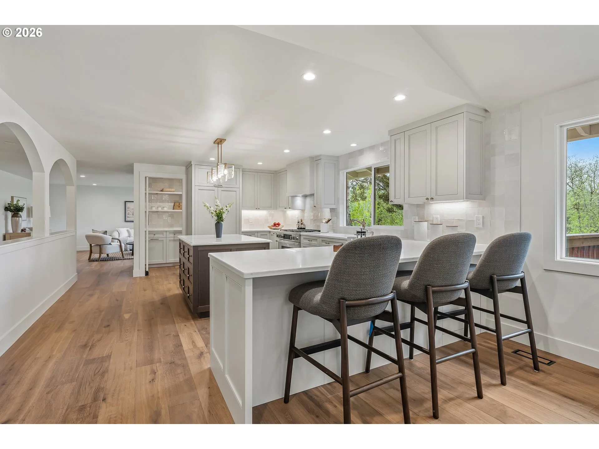 Kitchen-Breakfast Bar