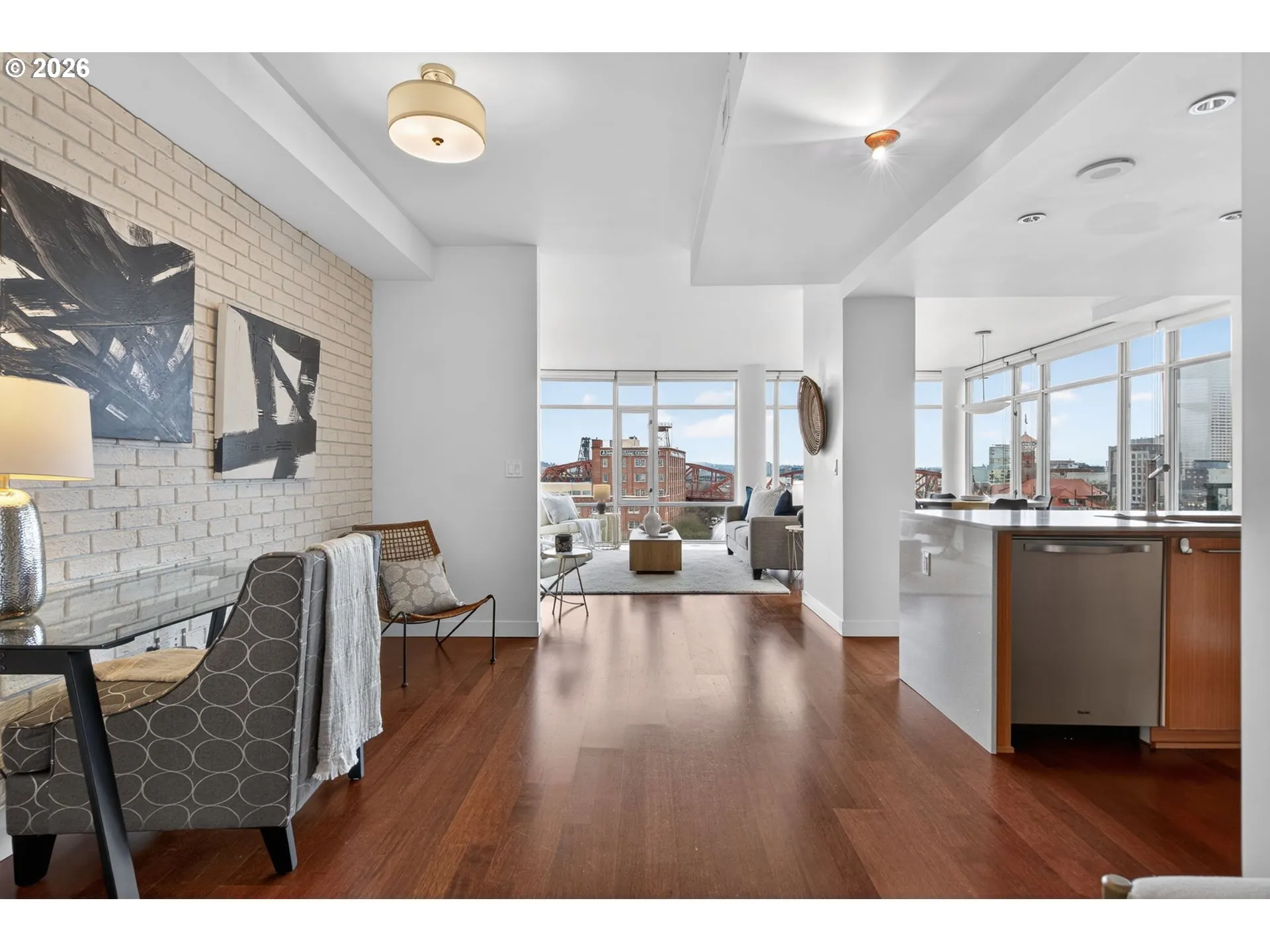 Living Room/Entrance