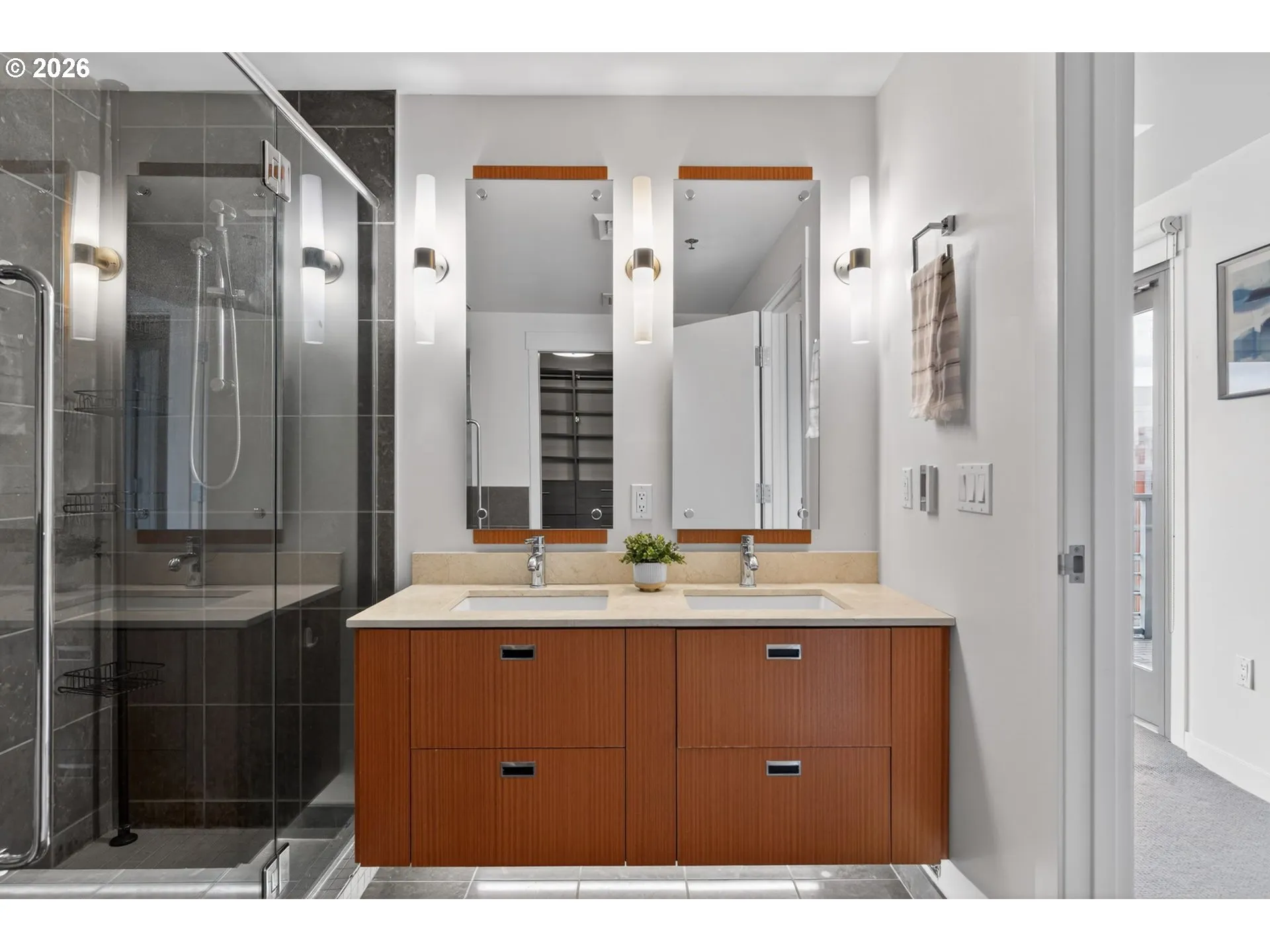 Bathroom-Walk in Shower