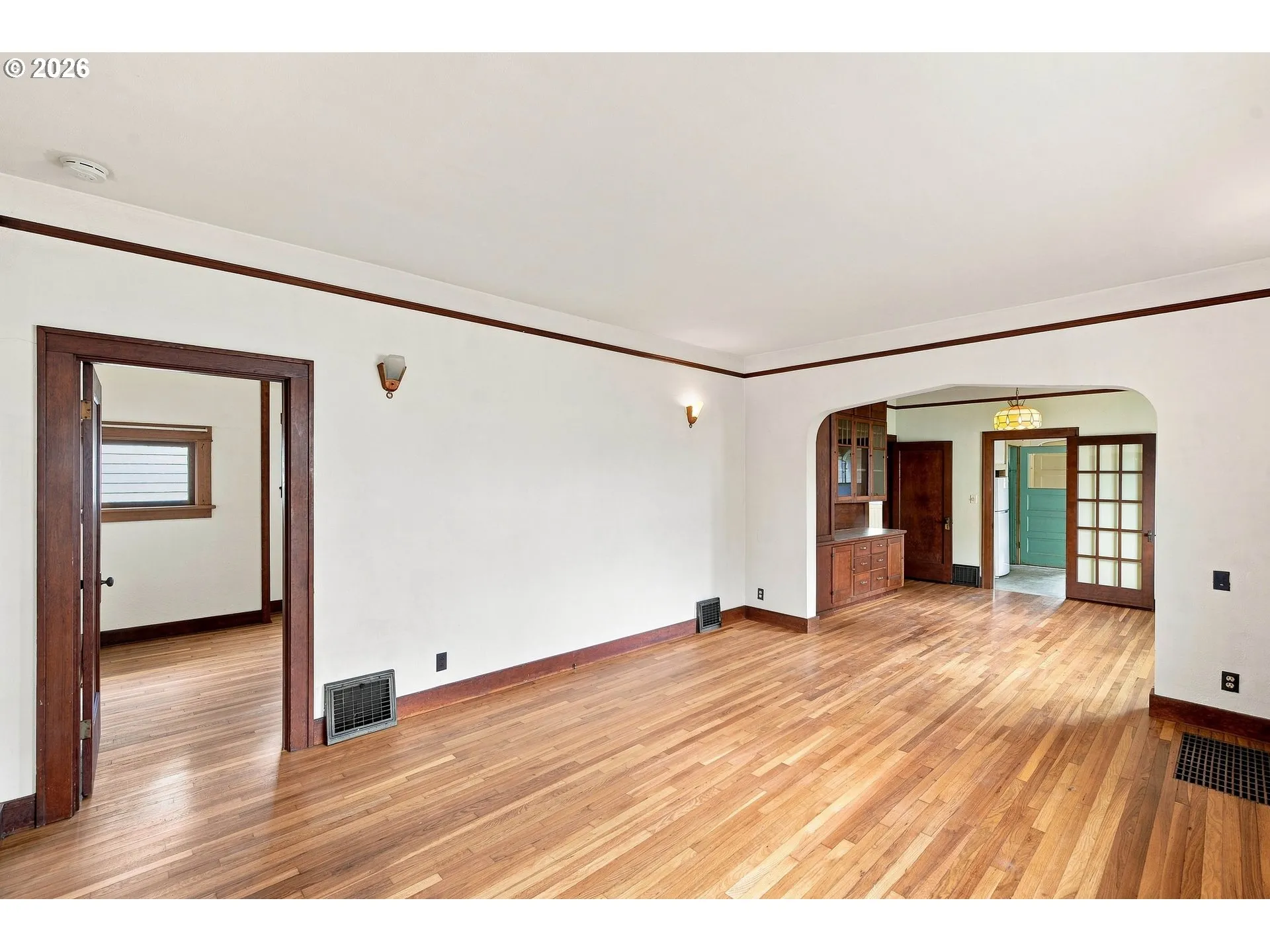 Living Room/Entrance