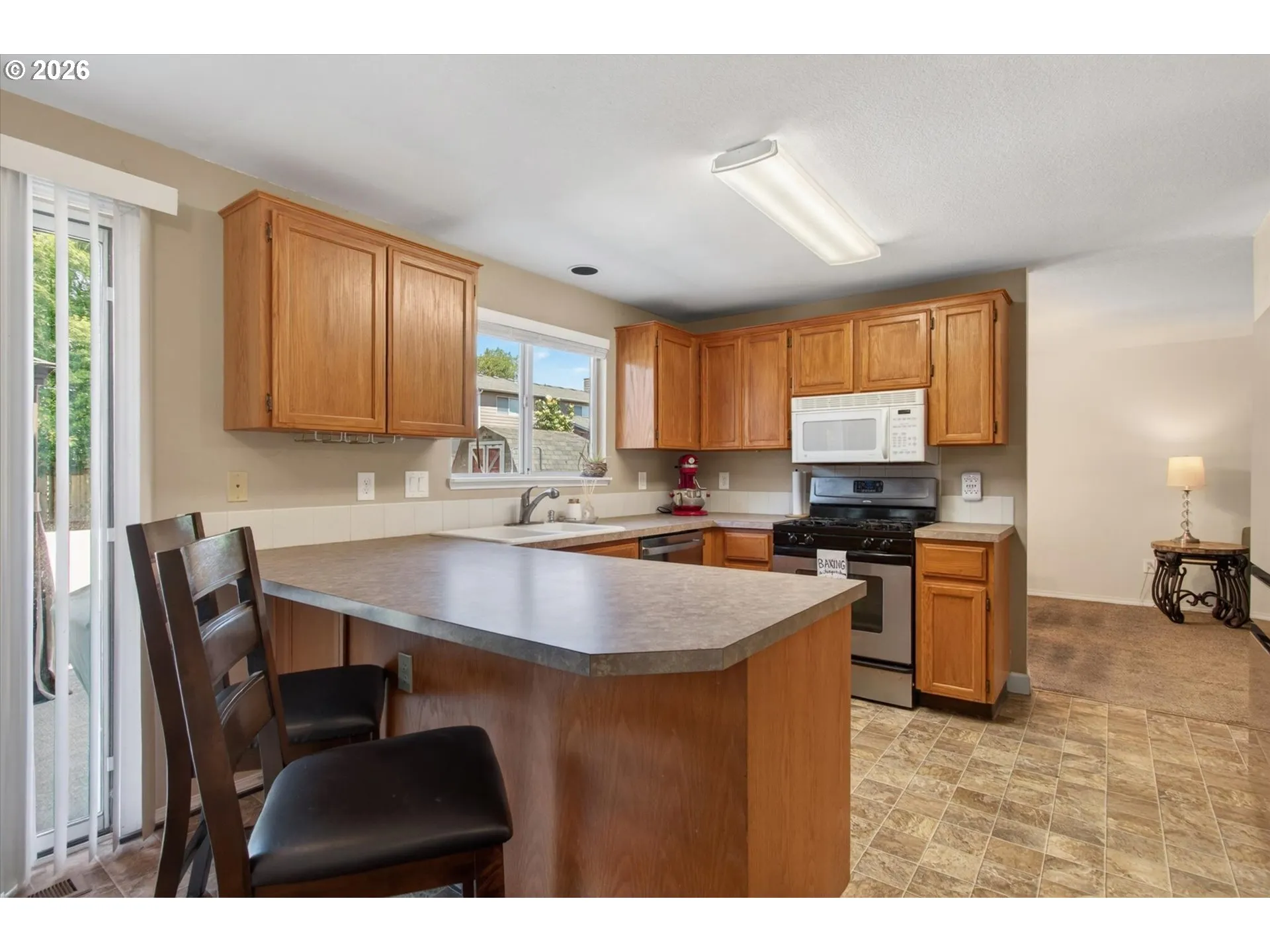 Kitchen-Breakfast Bar