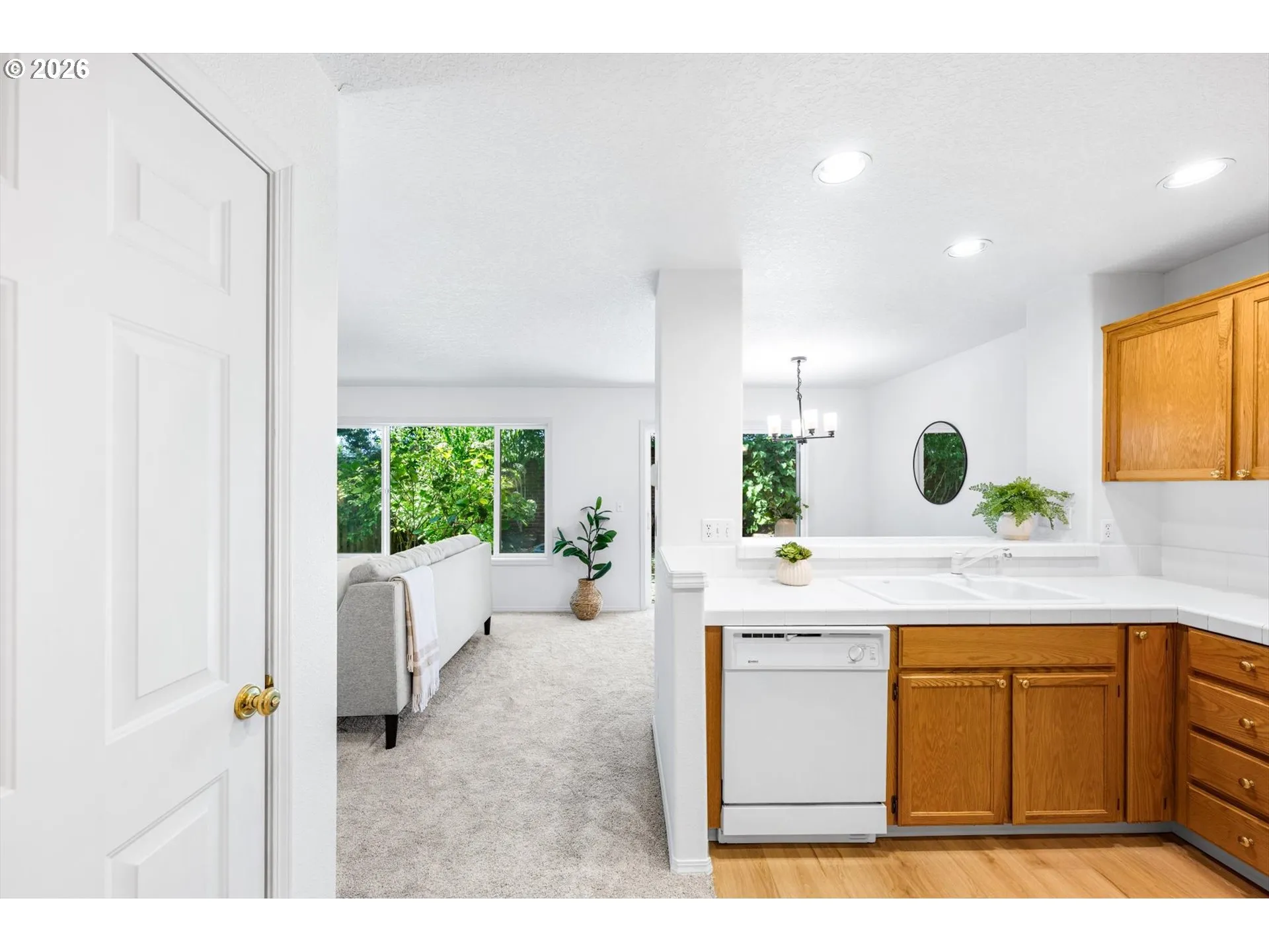 Kitchen-Breakfast Bar