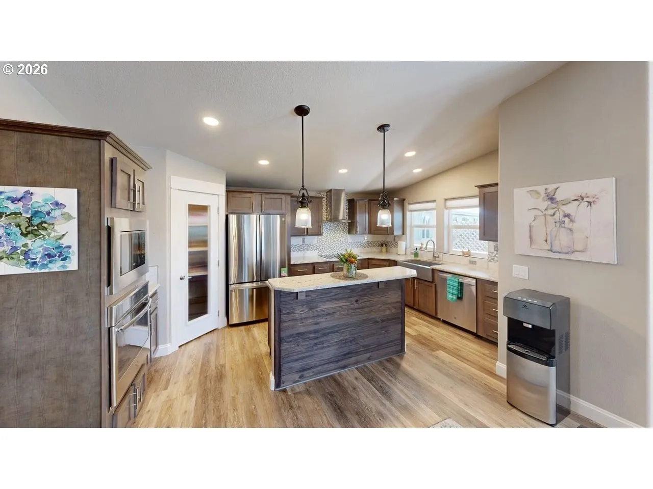 Kitchen-Breakfast Bar