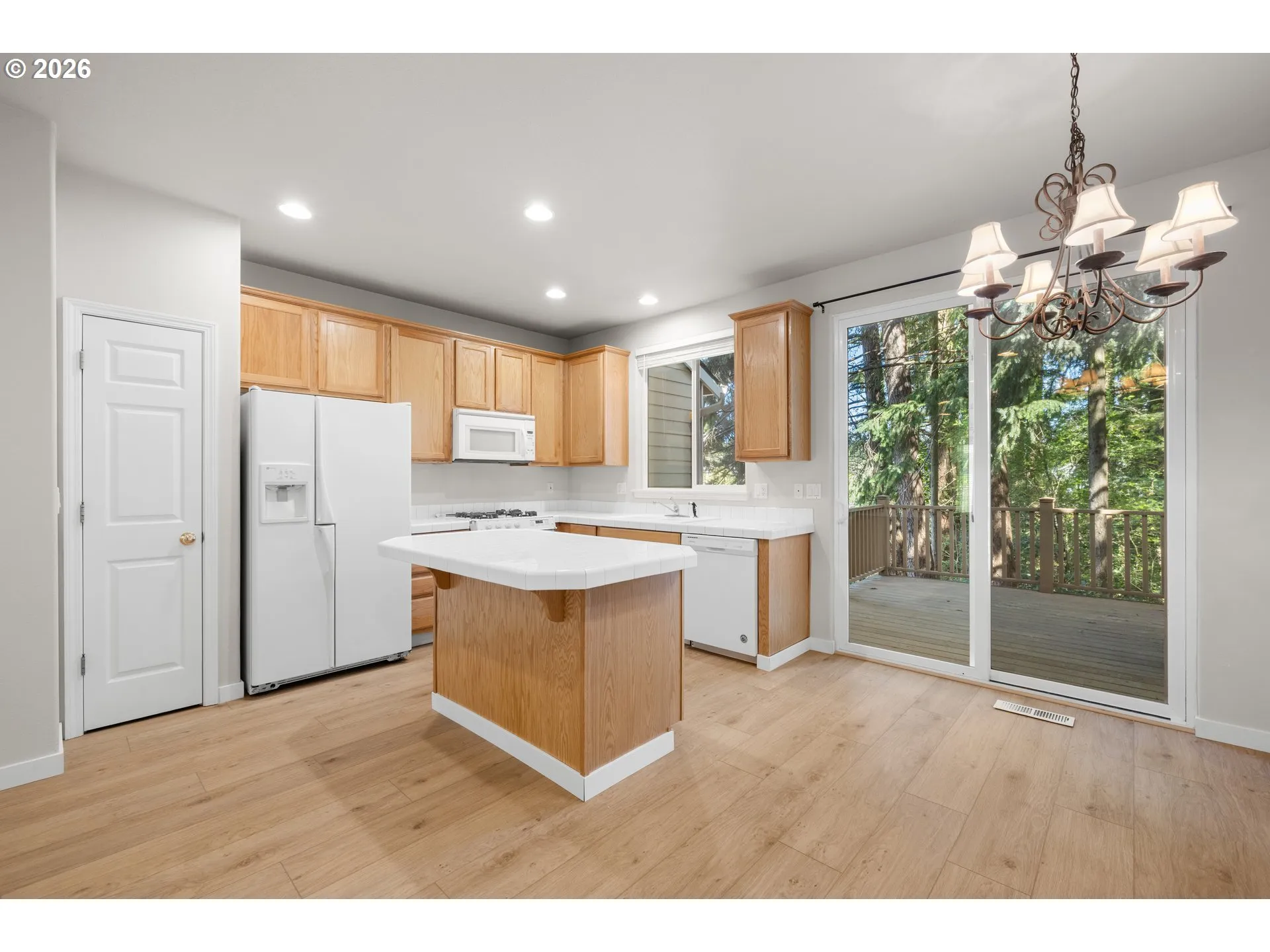 Kitchen/Dining Room-Island