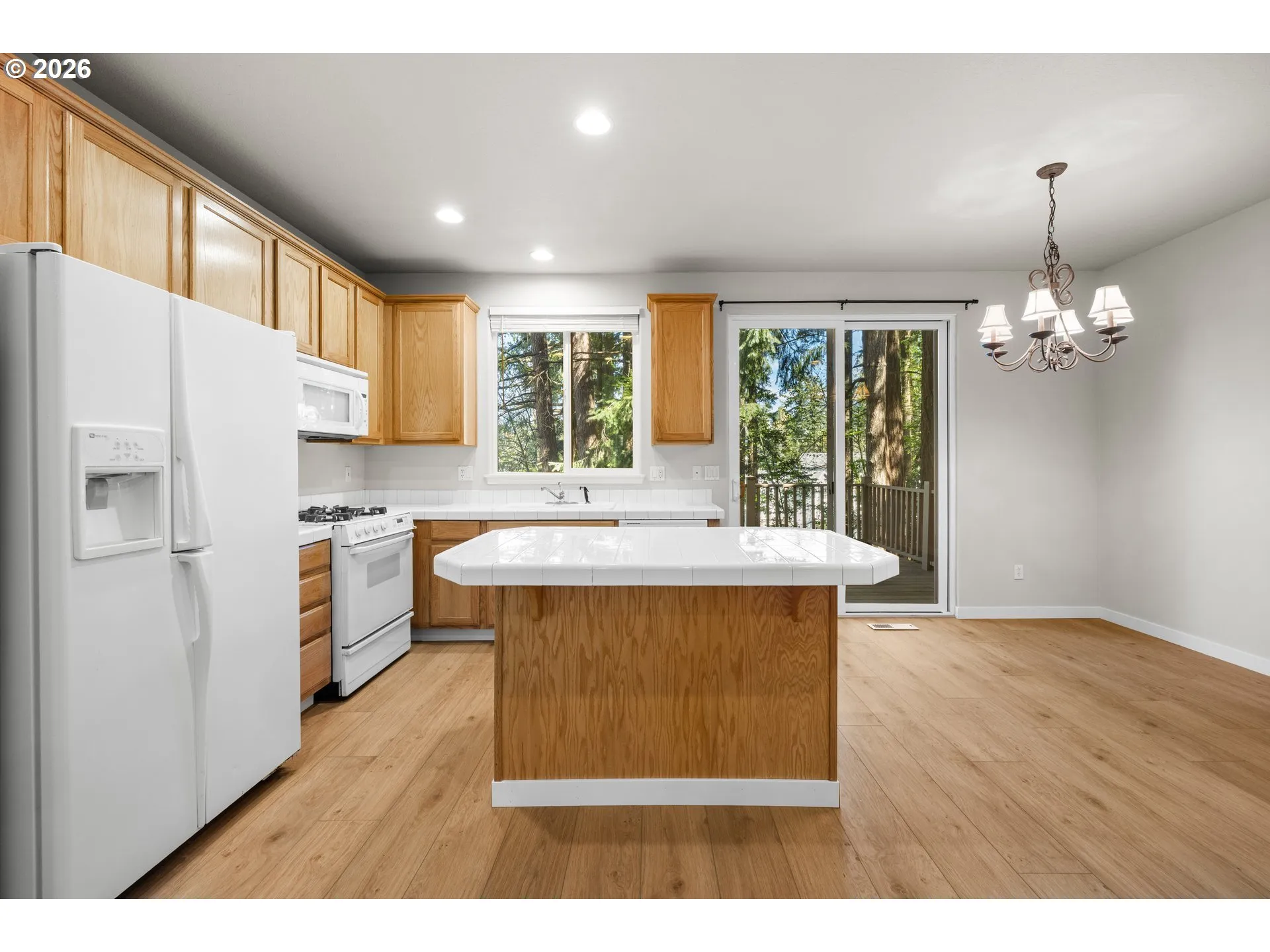 Kitchen/Dining Room-Island