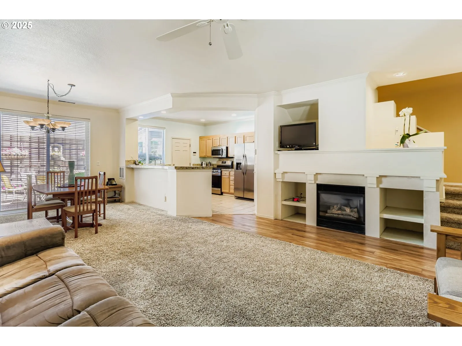 Living Room-Fireplace