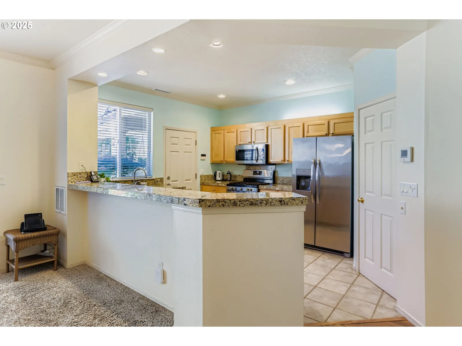 Kitchen-Breakfast Bar