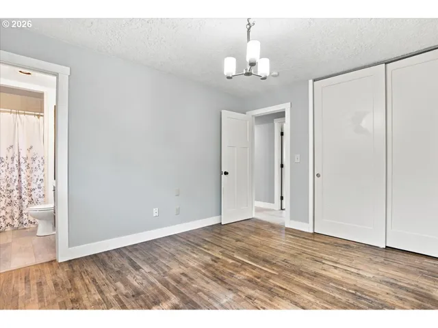 Bedroom, Primary