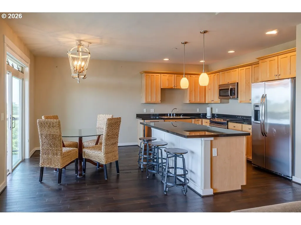 Kitchen/Dining Room-Island